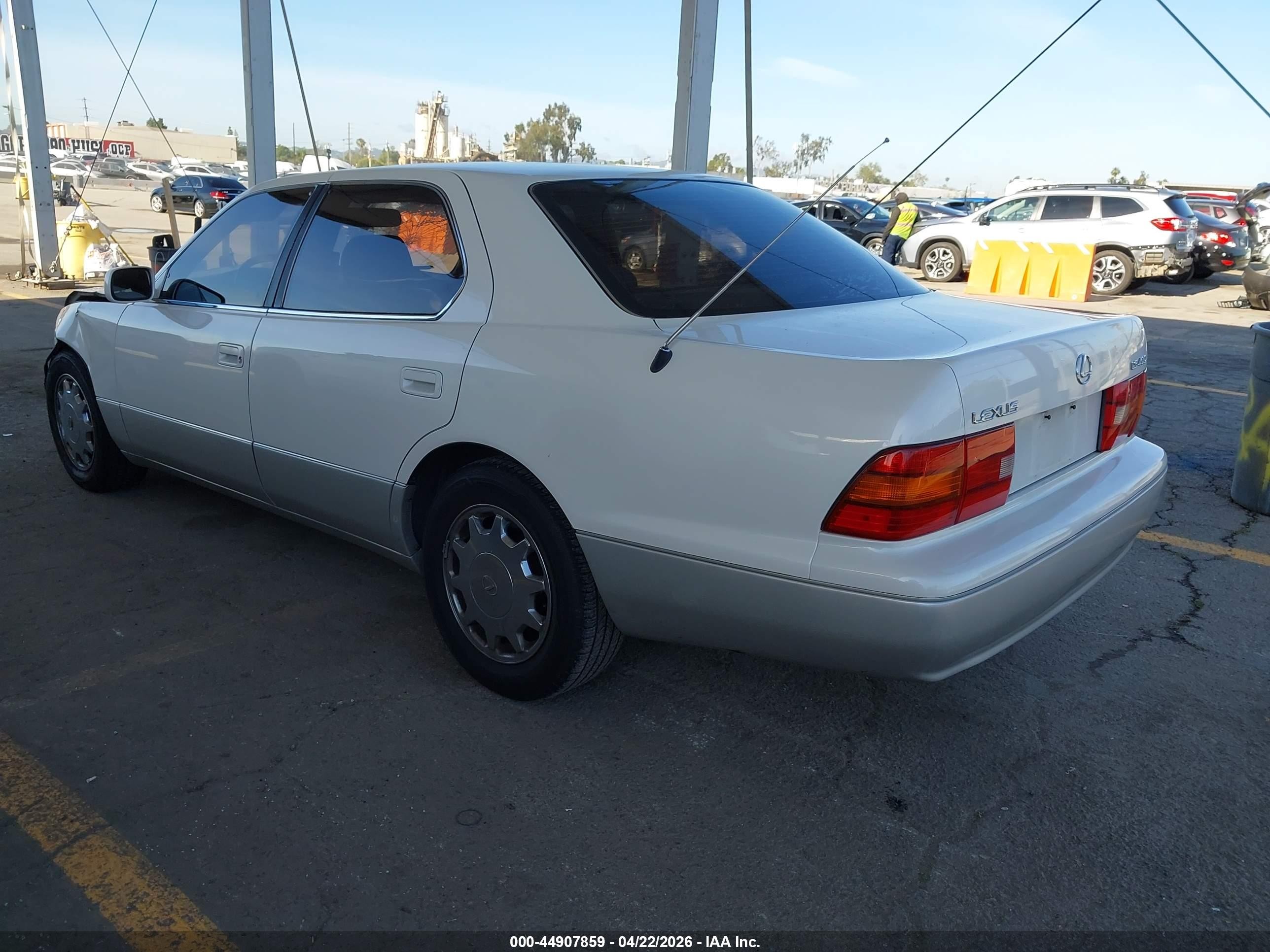 1997 Lexus Ls 400   Белый vin: JT8BH28F1V0072613