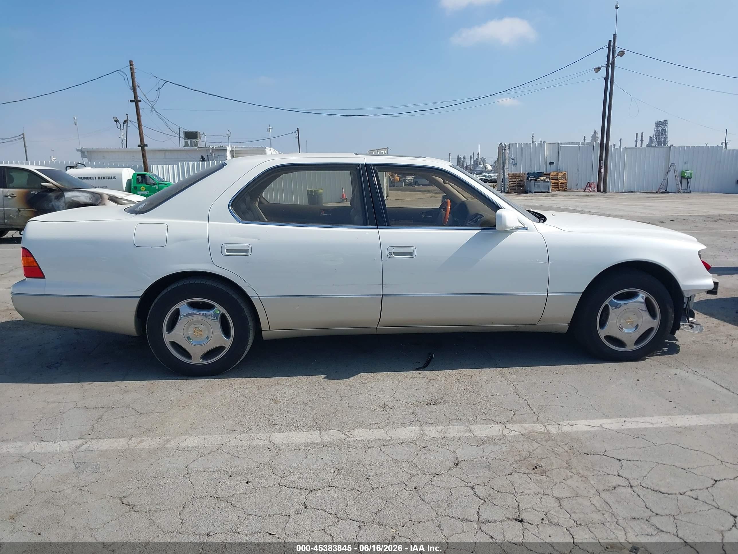 1999 Lexus Ls 400   White vin: JT8BH28F2X0148830