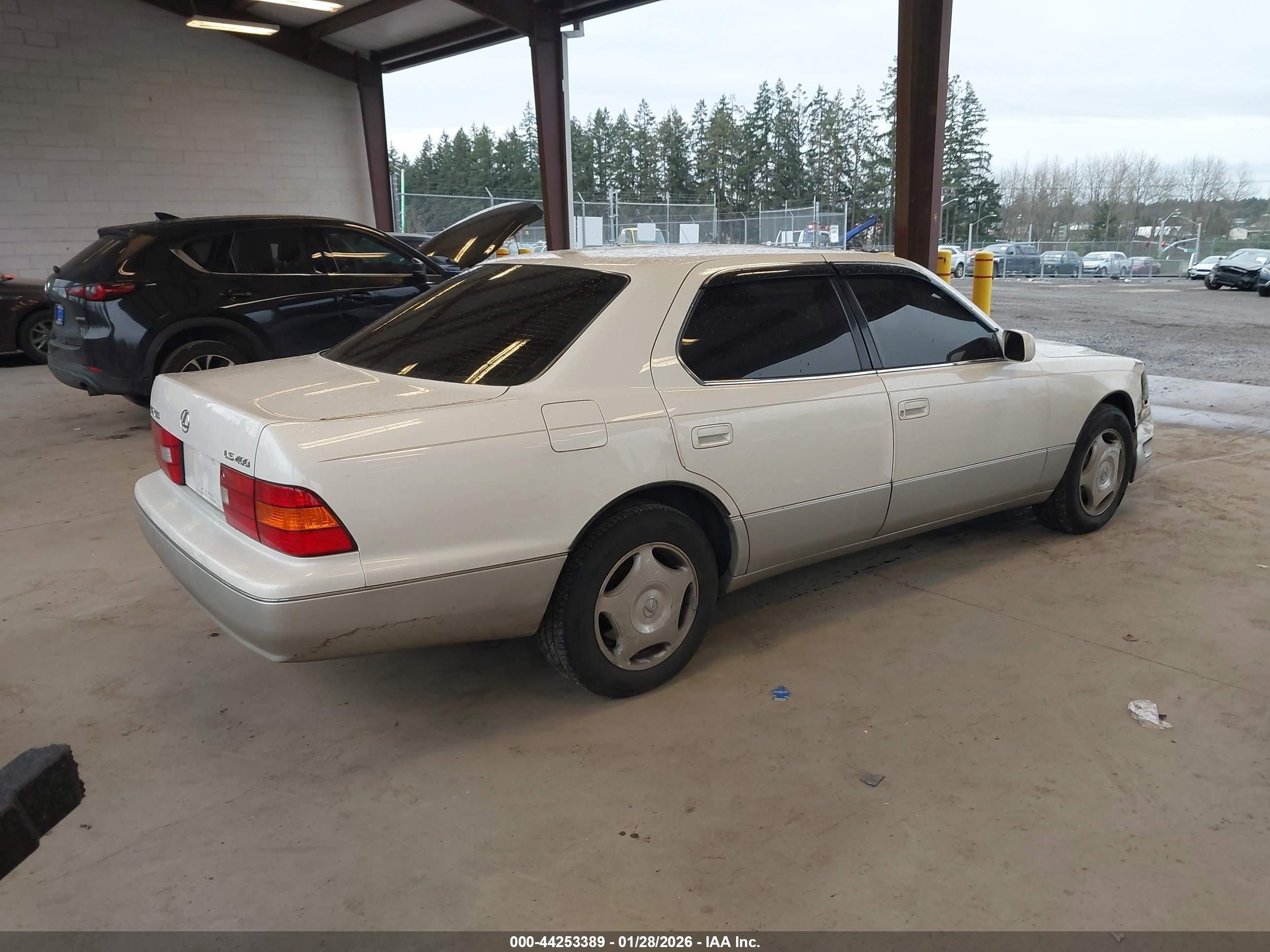 1999 Lexus Ls 400   White vin: JT8BH28F2X0162324