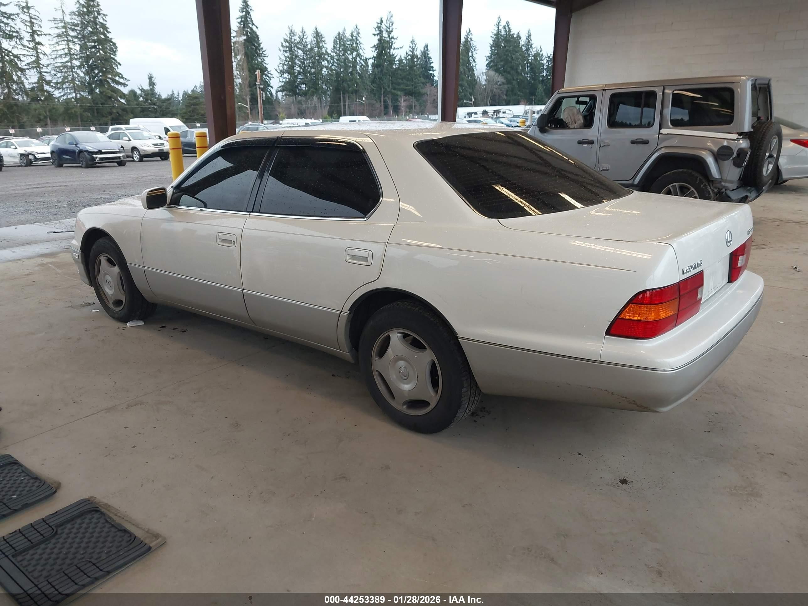 1999 Lexus Ls 400   White vin: JT8BH28F2X0162324