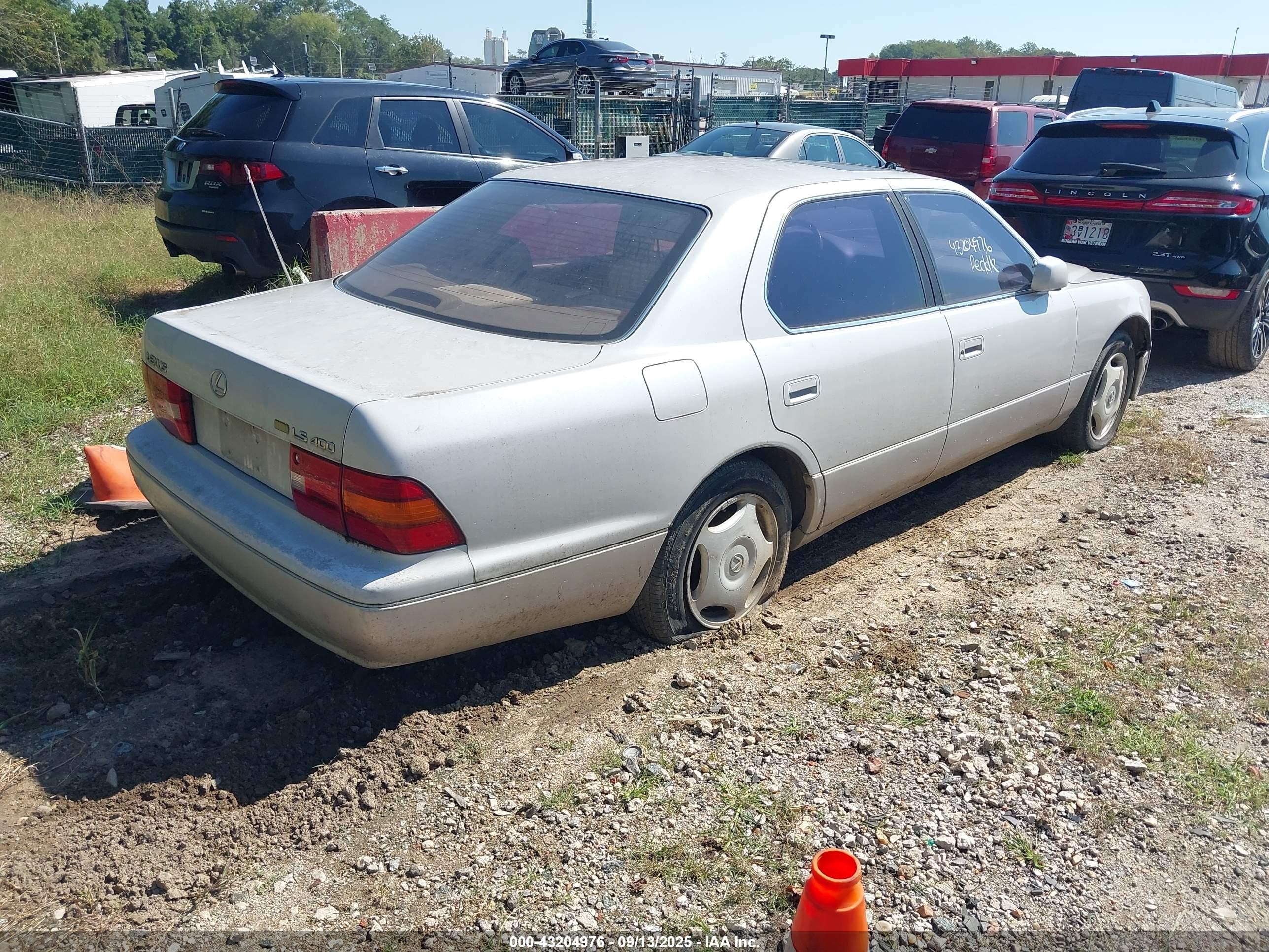 1997 Lexus Ls 400   White vin: JT8BH28F3V0093883