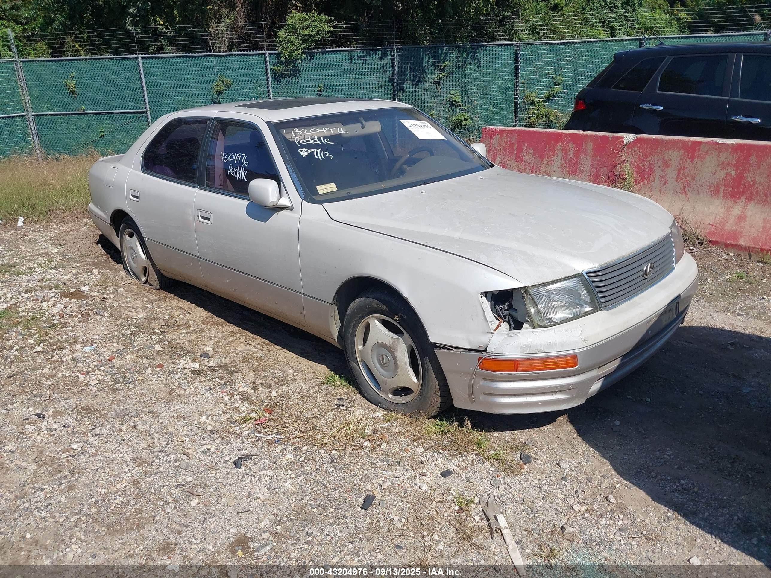 1997 Lexus Ls 400   White vin: JT8BH28F3V0093883