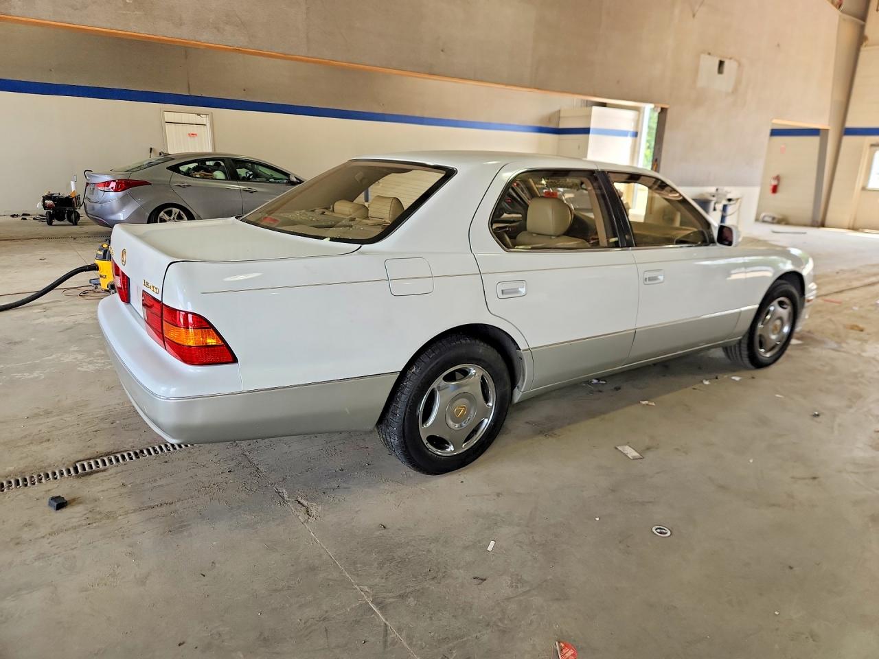 2000 Lexus Ls 400 Белый vin: JT8BH28F3Y0180459