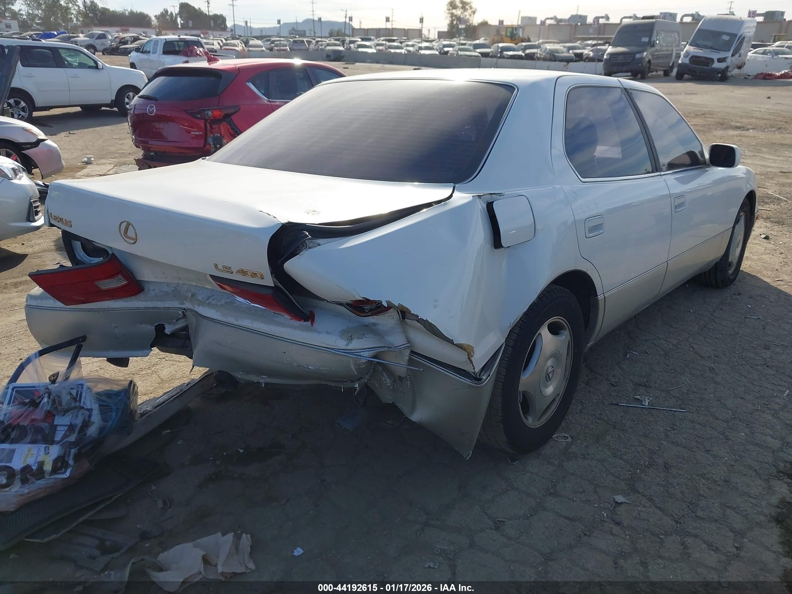 1999 Lexus Ls 400   Белый vin: JT8BH28F4X0159070