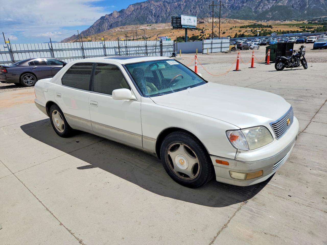 2000 Lexus Ls Белый vin: JT8BH28F4Y0173164