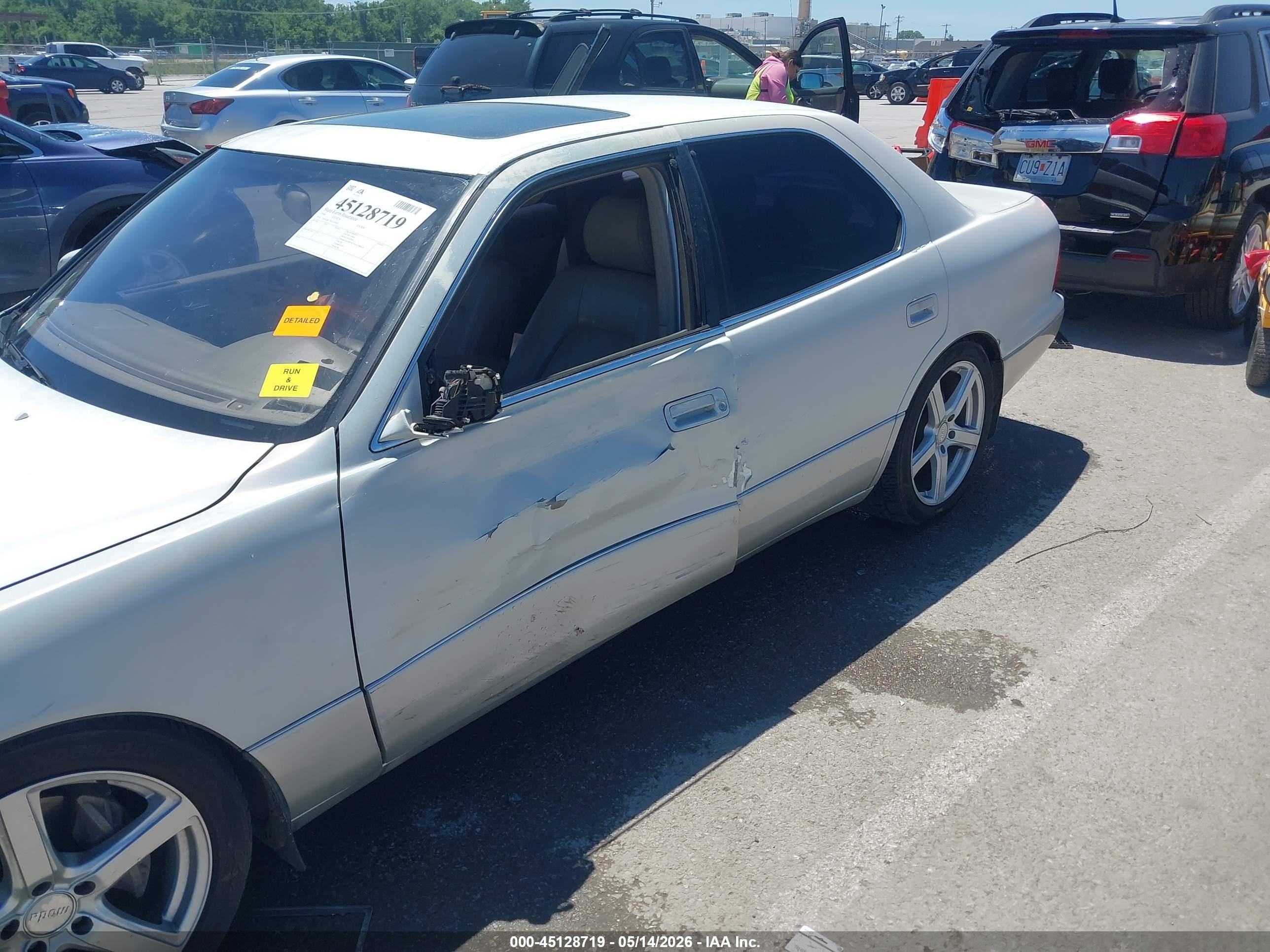 1998 Lexus Ls 400   White vin: JT8BH28F5W0125069