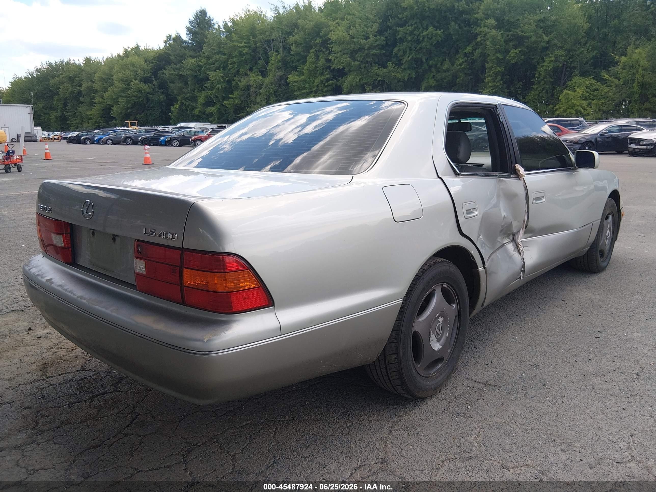 1998 Lexus Ls 400   Silver vin: JT8BH28F7W0122433