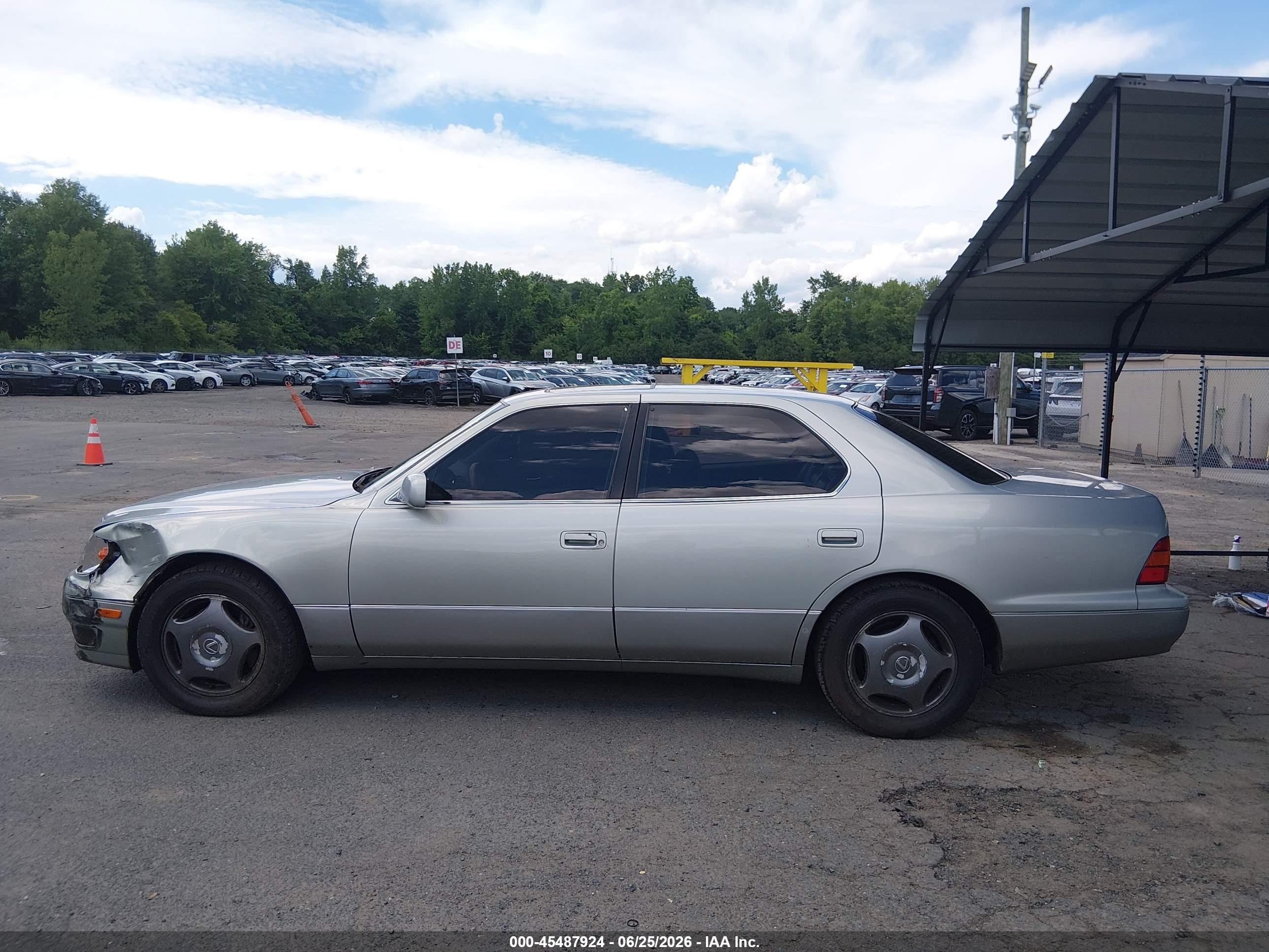1998 Lexus Ls 400   Silver vin: JT8BH28F7W0122433
