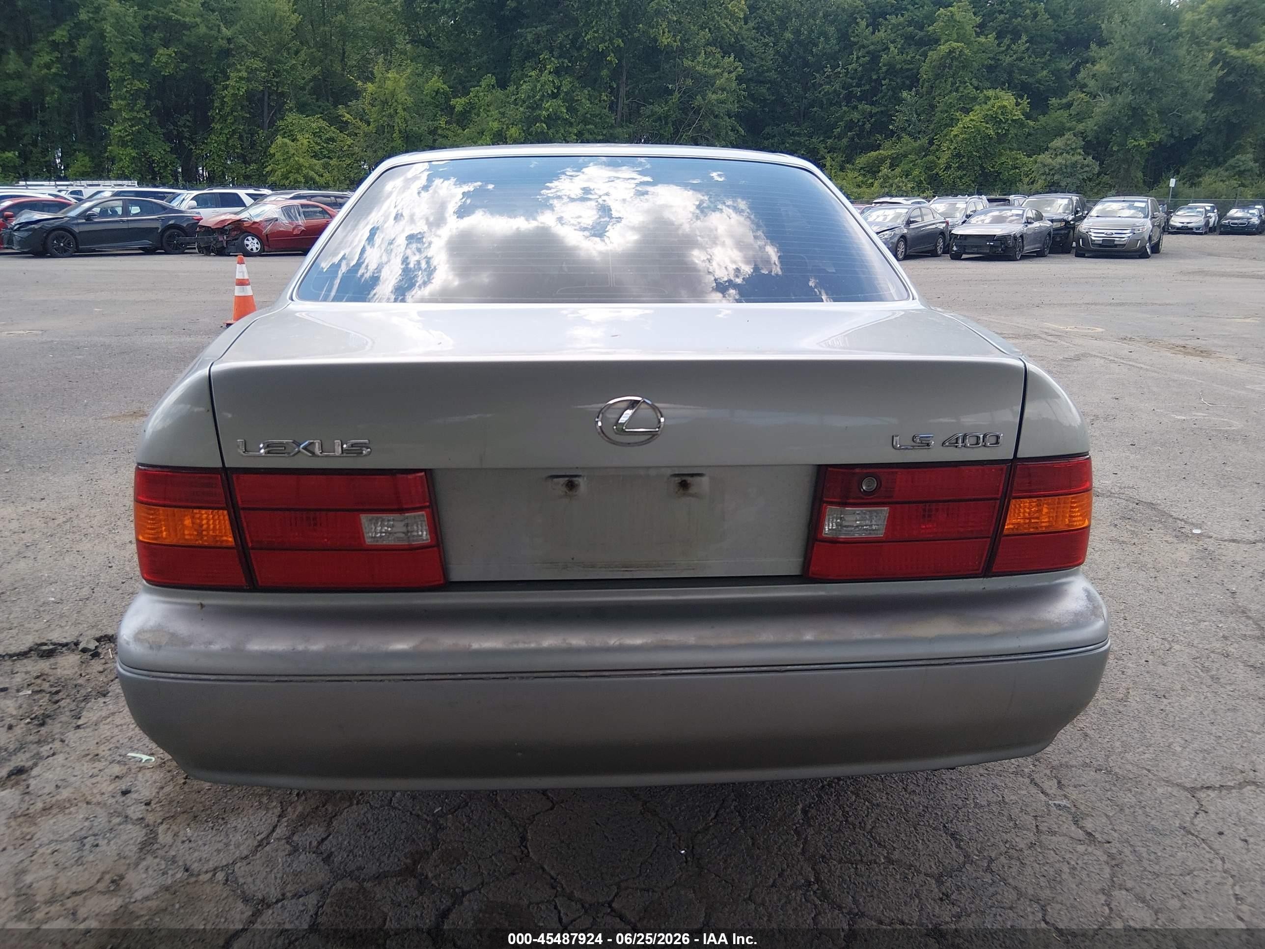 1998 Lexus Ls 400   Silver vin: JT8BH28F7W0122433