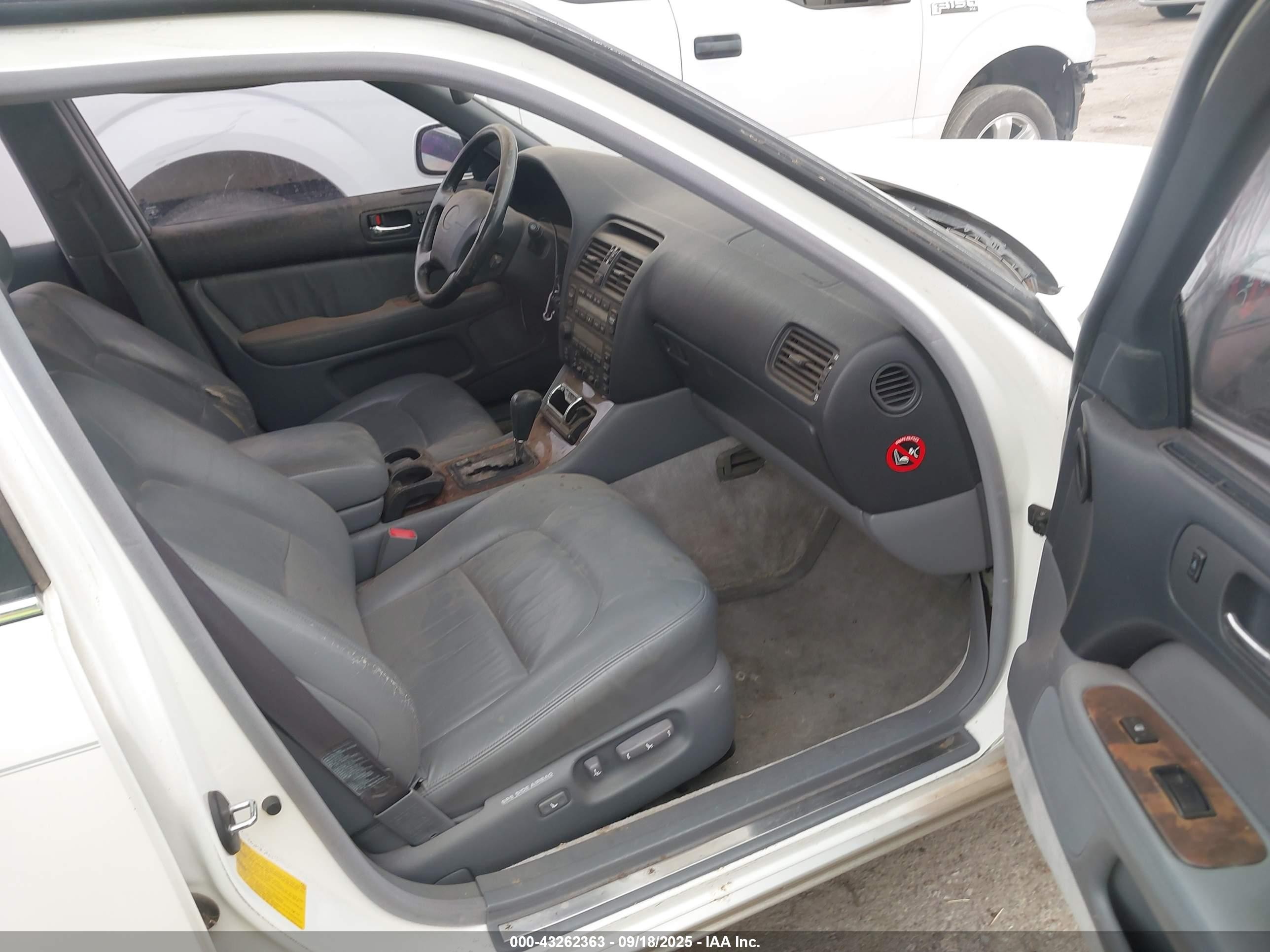 1997 Lexus Ls 400   White vin: JT8BH28FXV0083237