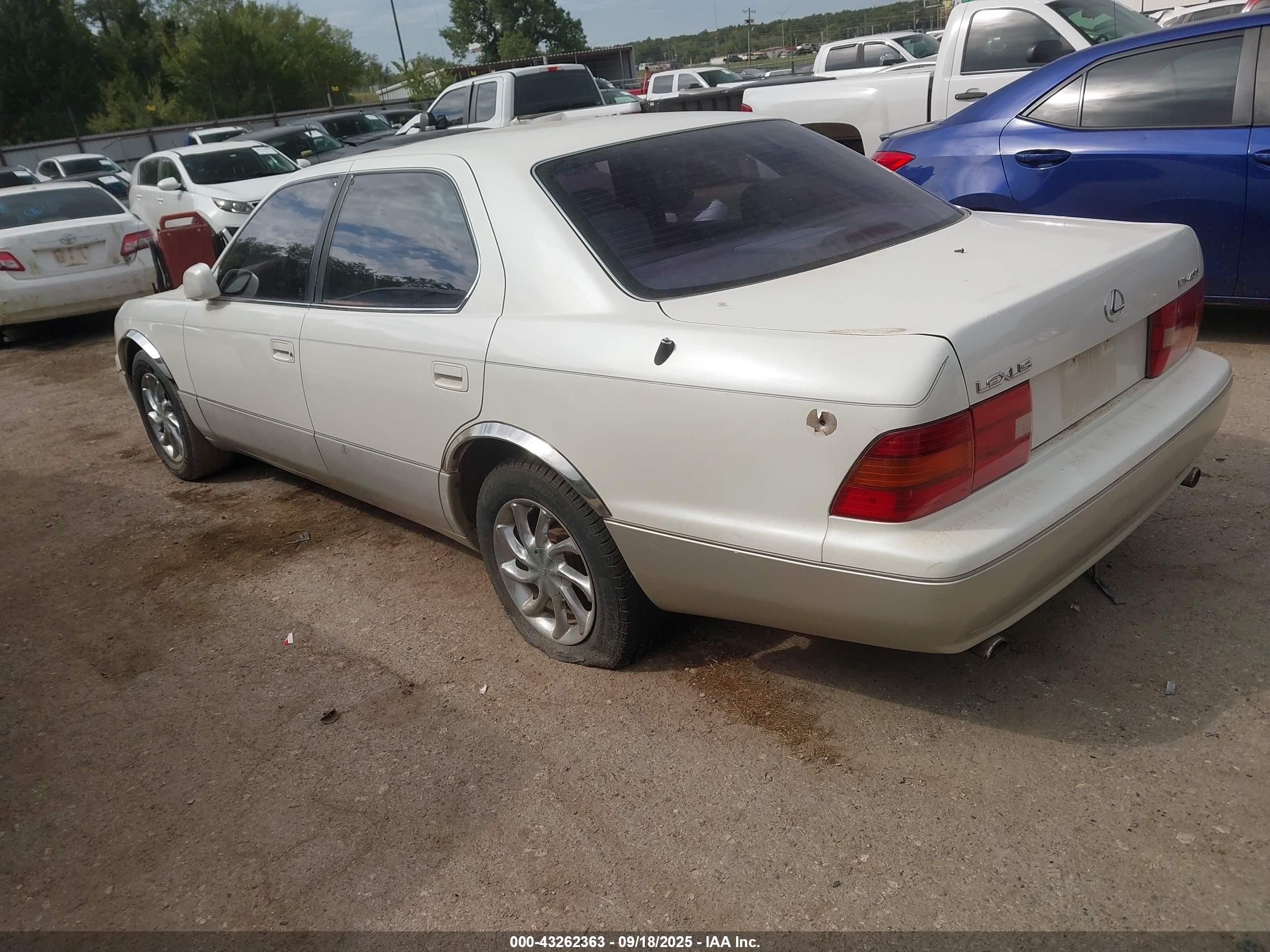 1997 Lexus Ls 400   White vin: JT8BH28FXV0083237