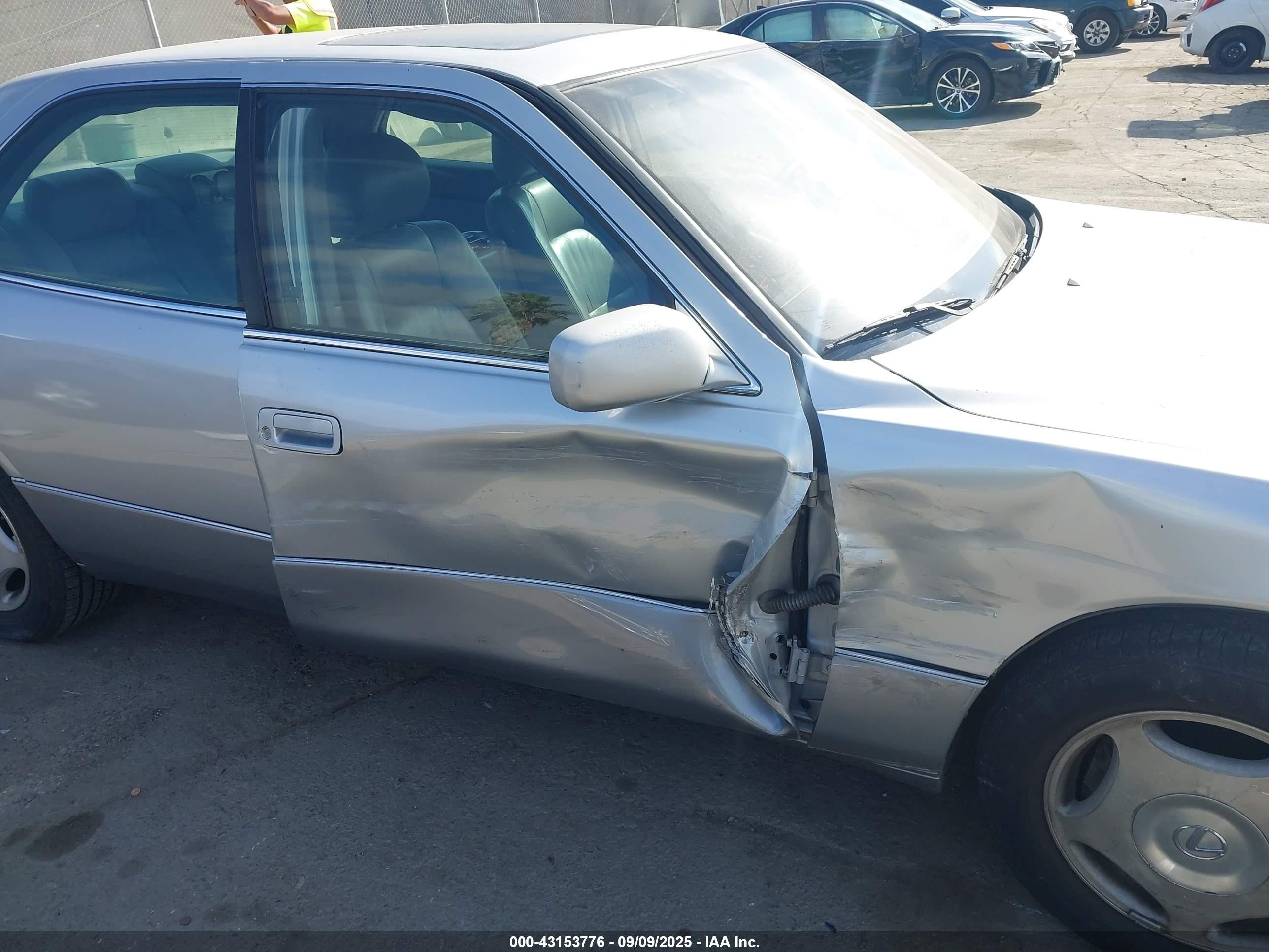 1999 Lexus Ls 400   Silver vin: JT8BH28FXX0146159