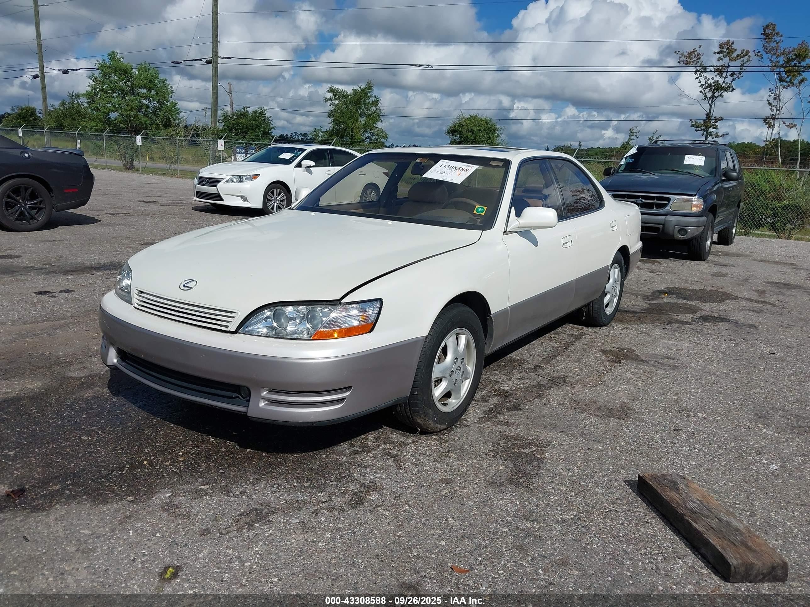 1992 Lexus Es 300 White vin: JT8VK13T2N0024155