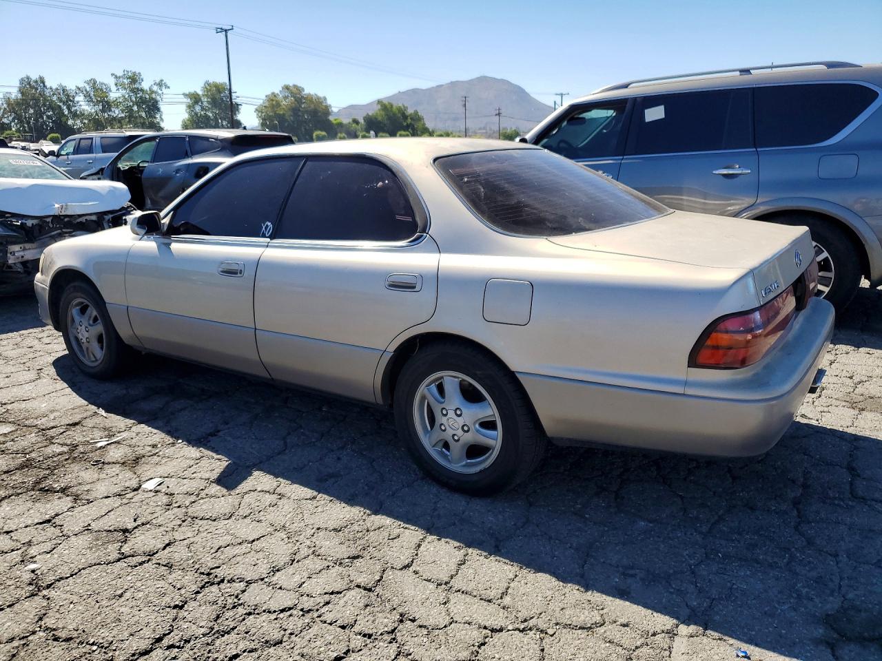 1993 Lexus Es 300 Gold vin: JT8VK13T6P0226340
