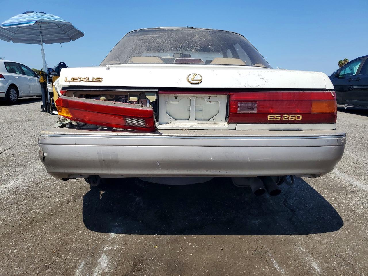1990 Lexus Es 250 Base White vin: JT8VV22T7L0115353