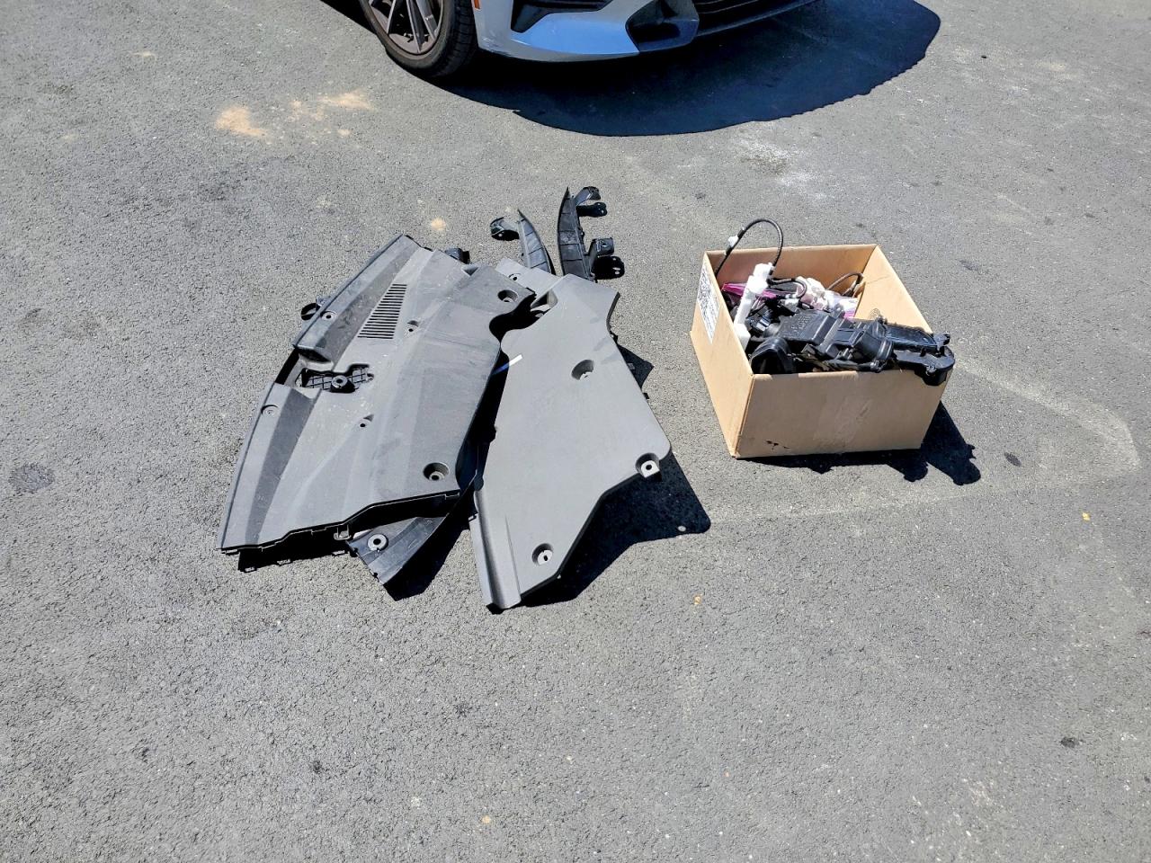 2024 Toyota Mirai Xle Silver vin: JTDAAAAAXRA011870