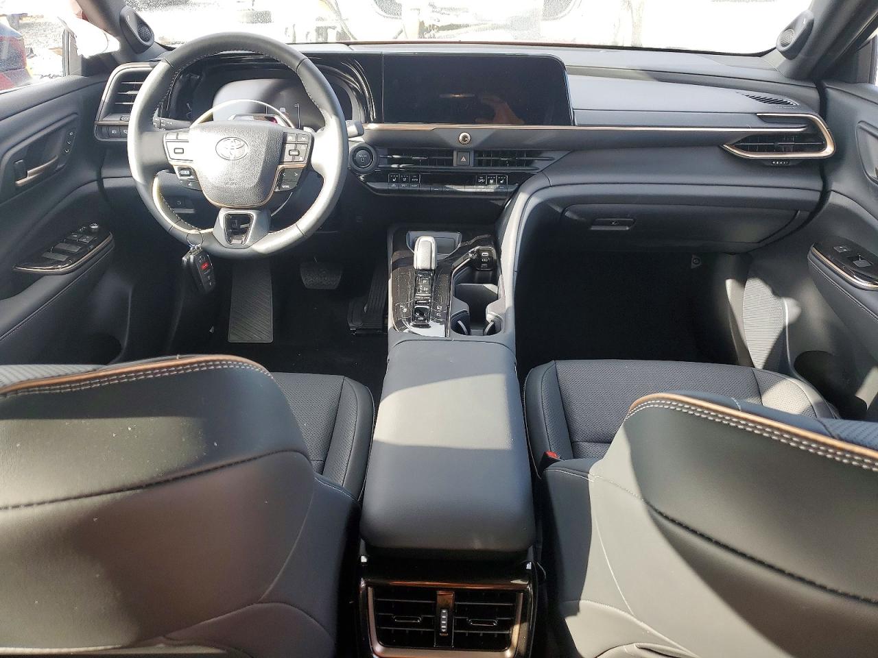 2026 Toyota Crown Signia Limited Красный vin: JTDACAAJ5T3045947