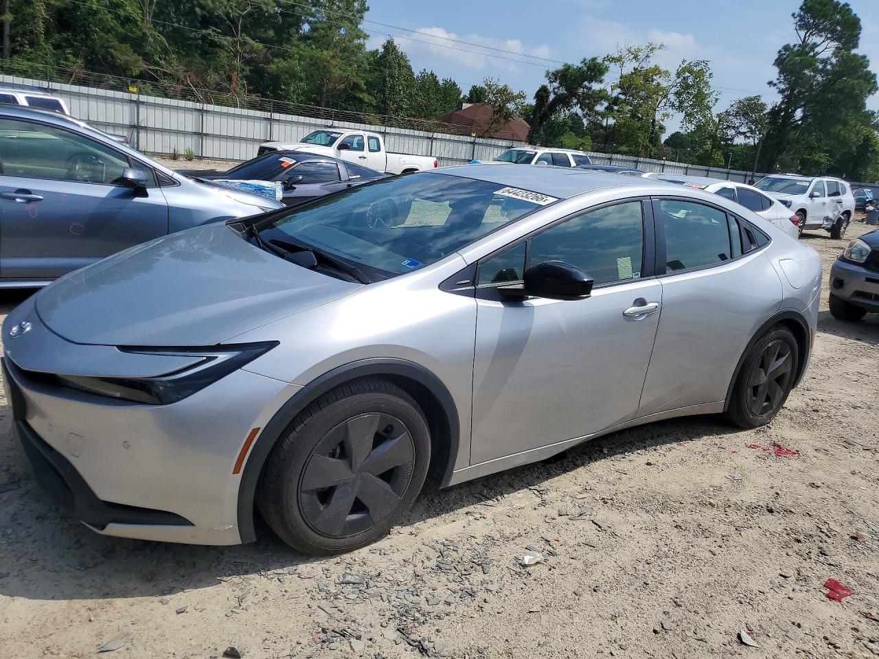 2024 Toyota Prius Le Silver vin: JTDACAAU0R3017833