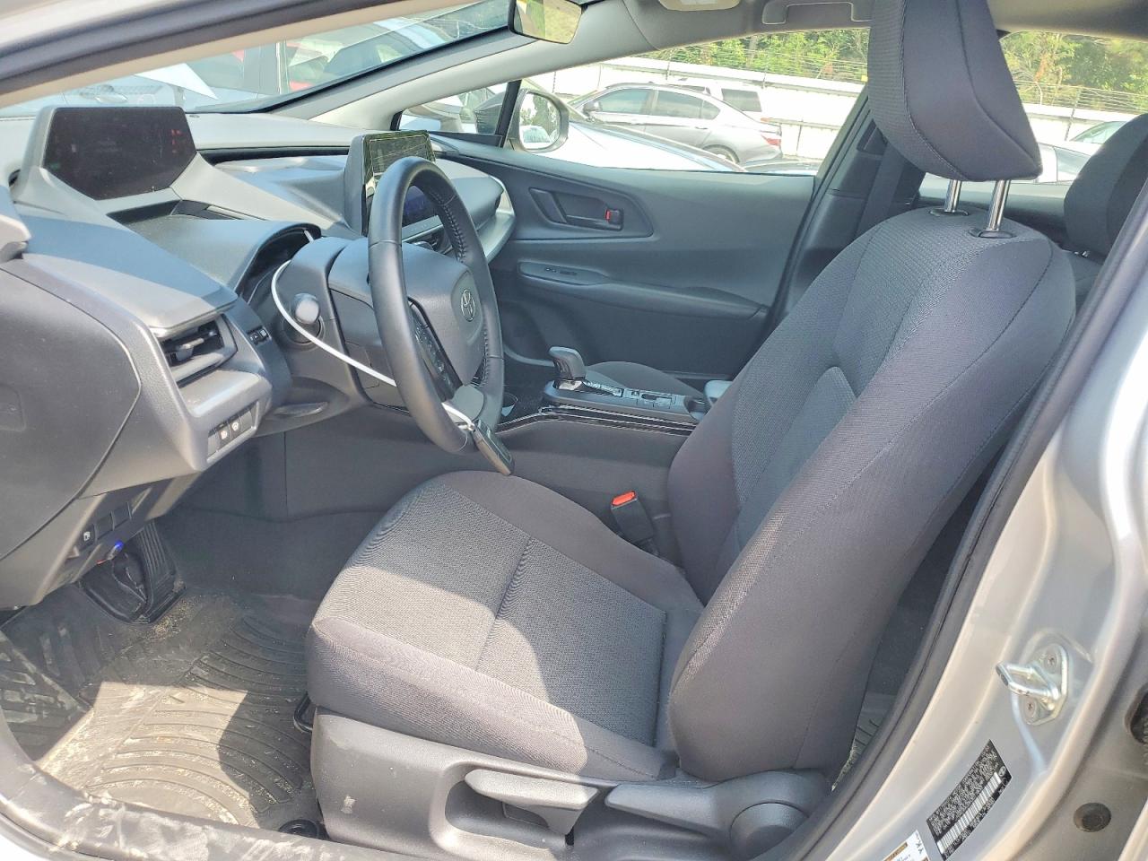 2024 Toyota Prius Le Silver vin: JTDACAAU0R3017833