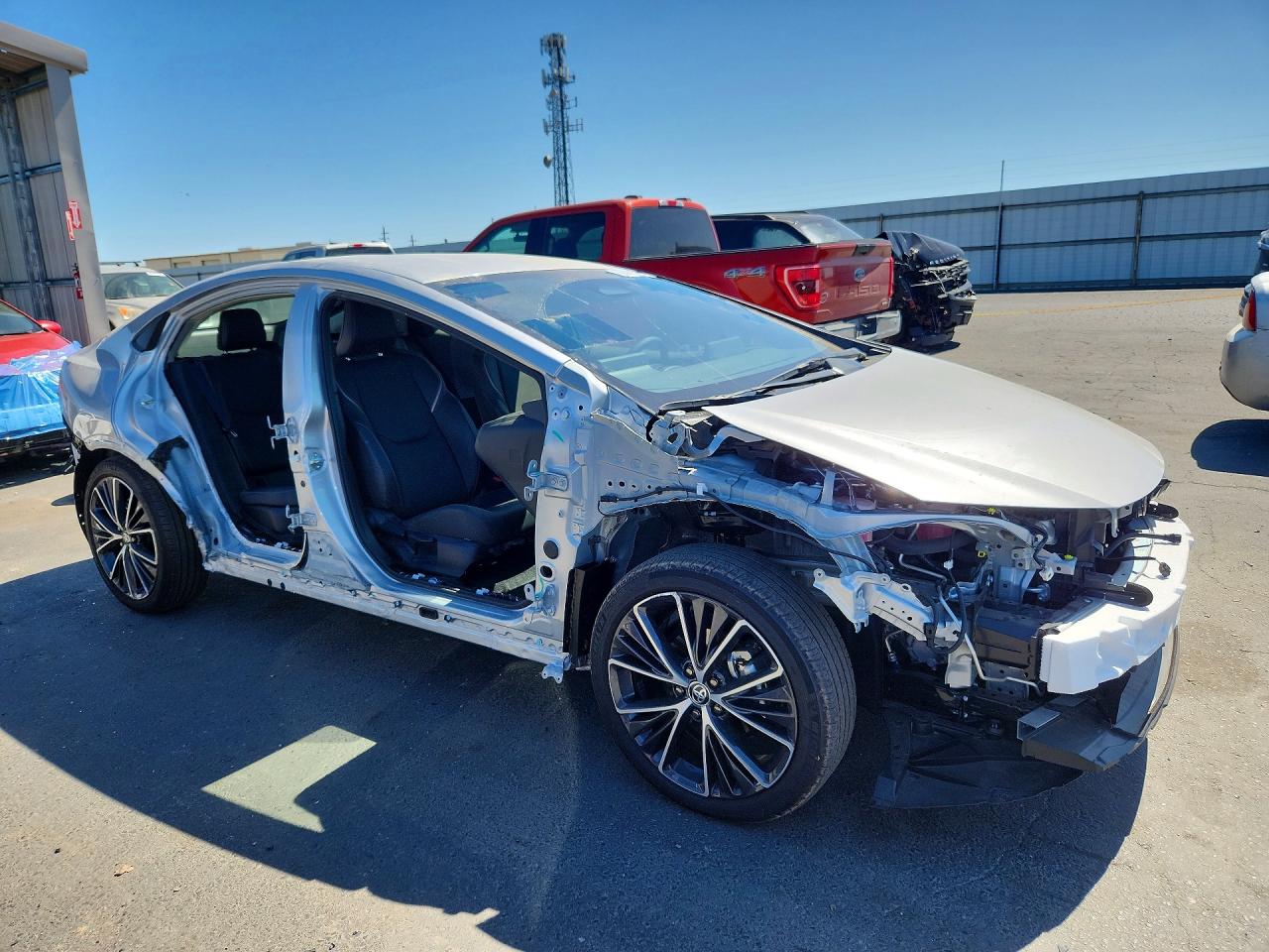 2025 Toyota Prius Xle Серебряный vin: JTDACAAU3S3059242