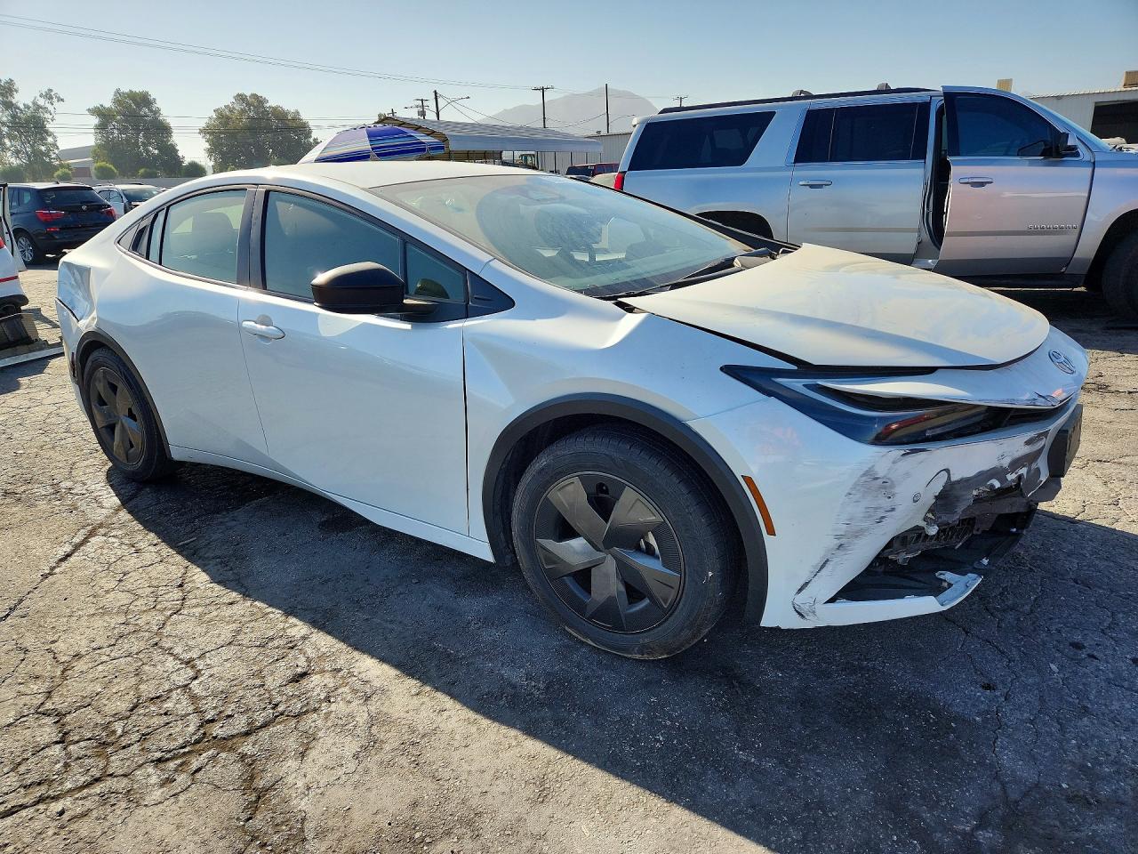 2024 Toyota Prius Le White vin: JTDACAAU5R3037320