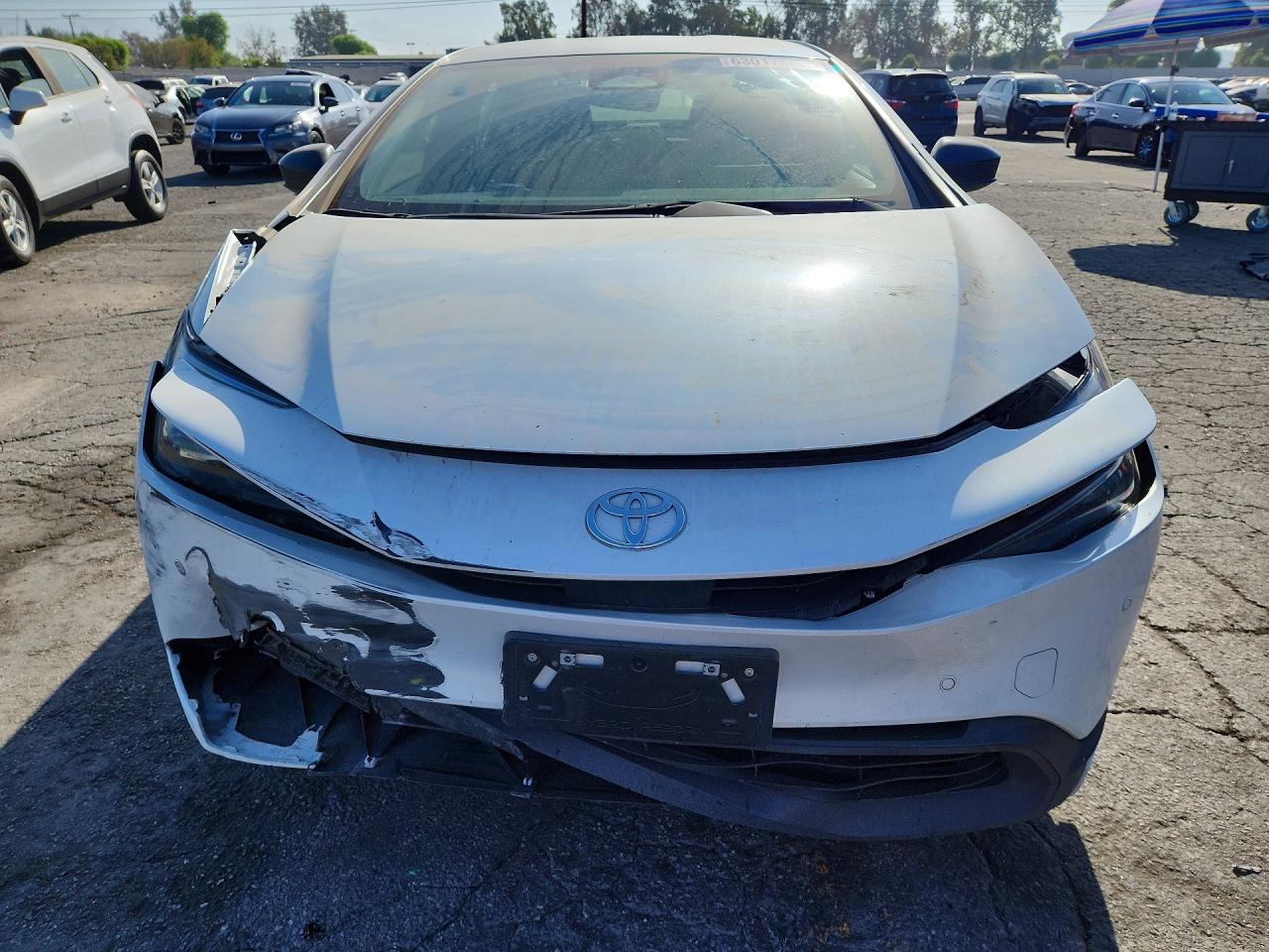 2024 Toyota Prius Le White vin: JTDACAAU5R3037320