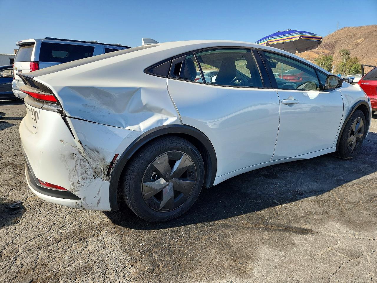 2024 Toyota Prius Le White vin: JTDACAAU5R3037320