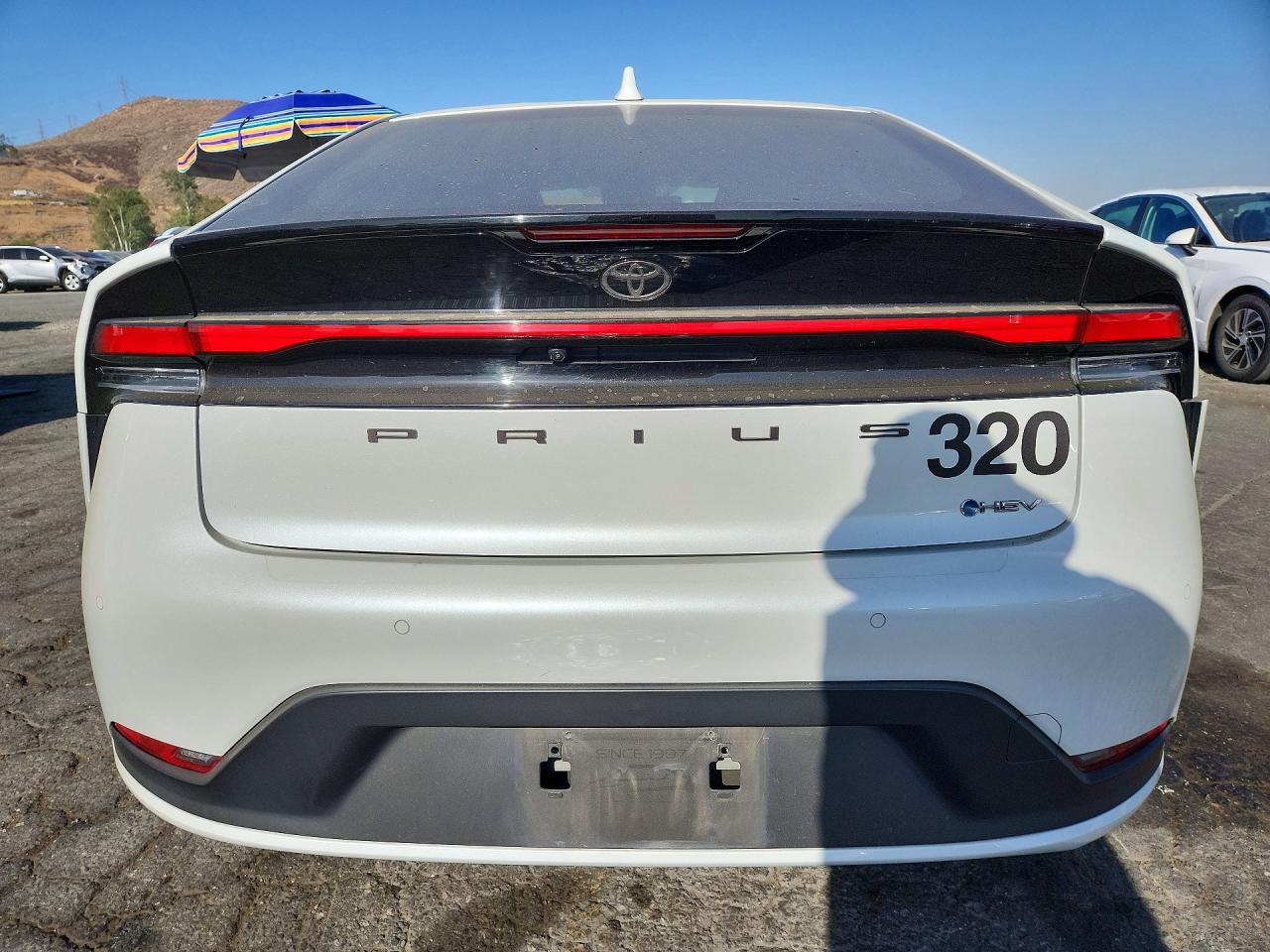 2024 Toyota Prius Le White vin: JTDACAAU5R3037320