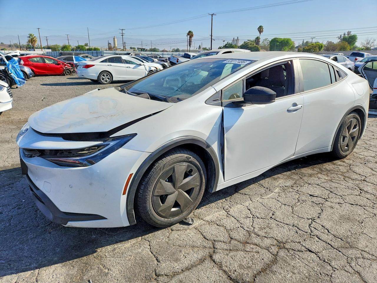 2024 Toyota Prius Le White vin: JTDACAAU5R3037320