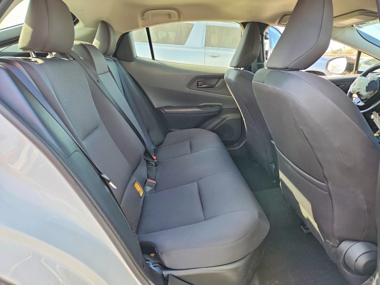 2024 Toyota Prius Le White vin: JTDACAAU5R3037320