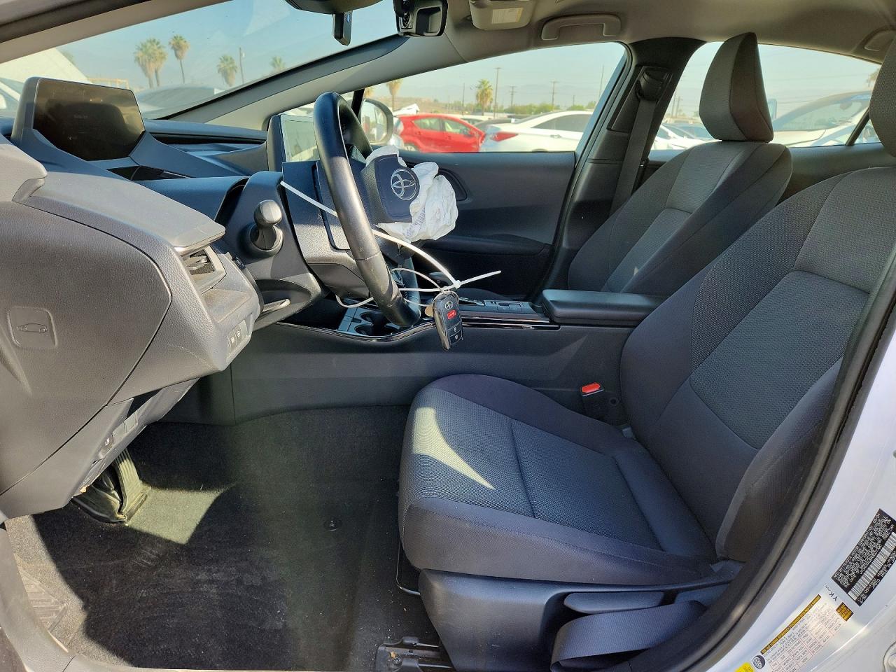 2024 Toyota Prius Le White vin: JTDACAAU5R3037320