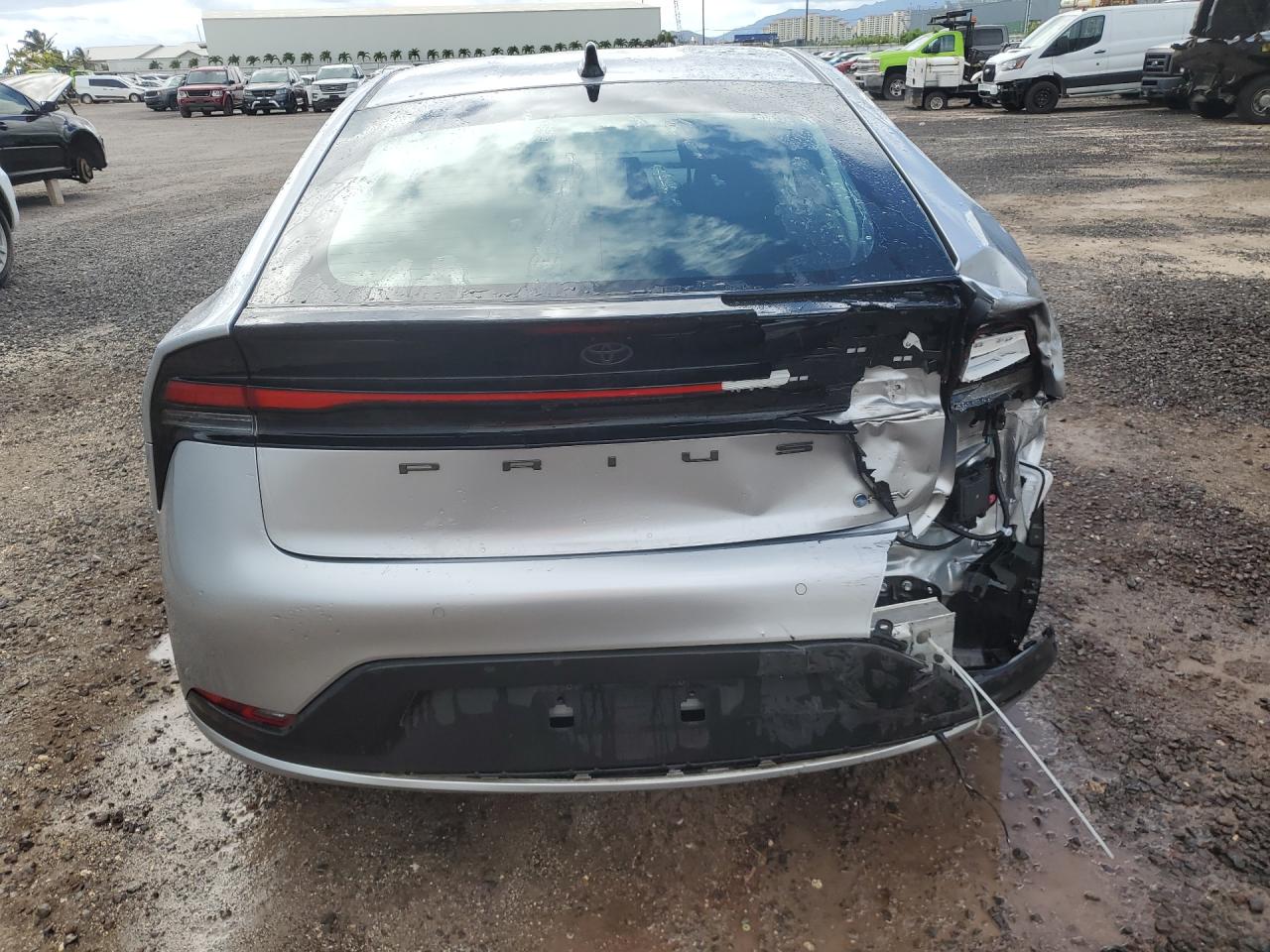 2026 Toyota Prius Le Gray vin: JTDACAAU6T3075422 Damage: Deck Lid, Severe Damage, Replacement Required