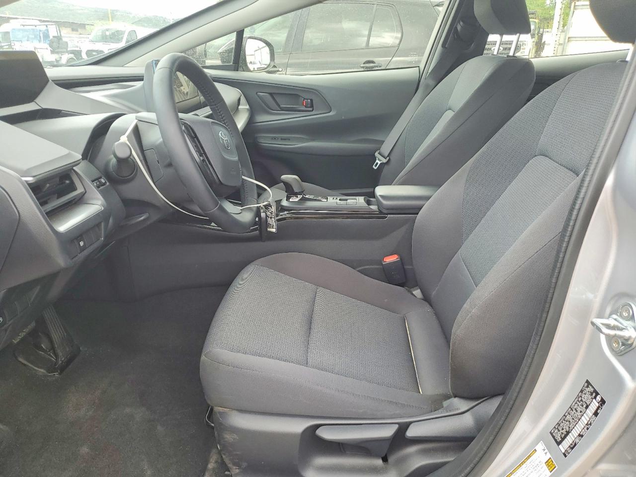 2026 Toyota Prius Le Gray vin: JTDACAAU6T3075422