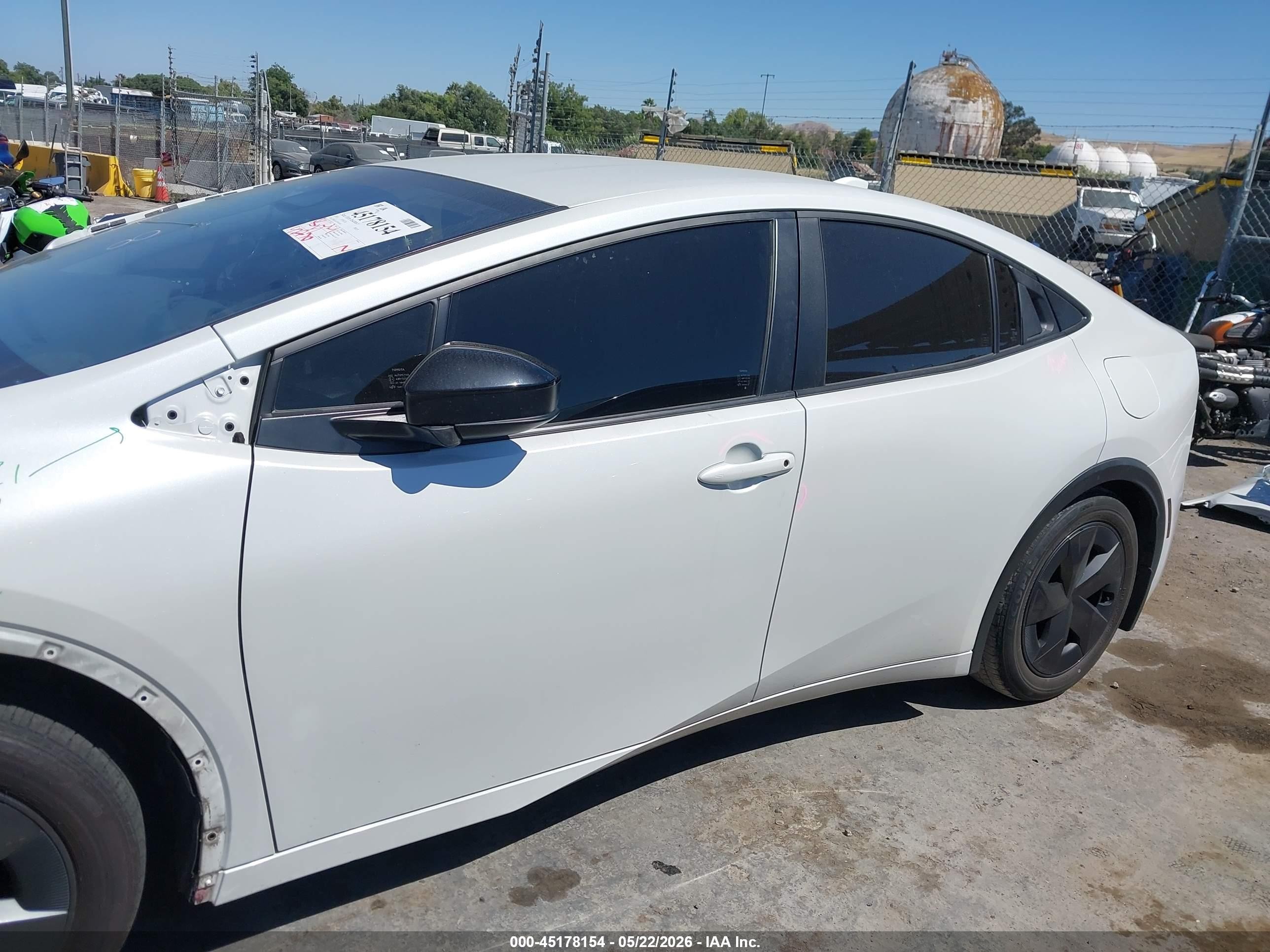2024 Toyota Prius Le White vin: JTDACAAU7R3015626