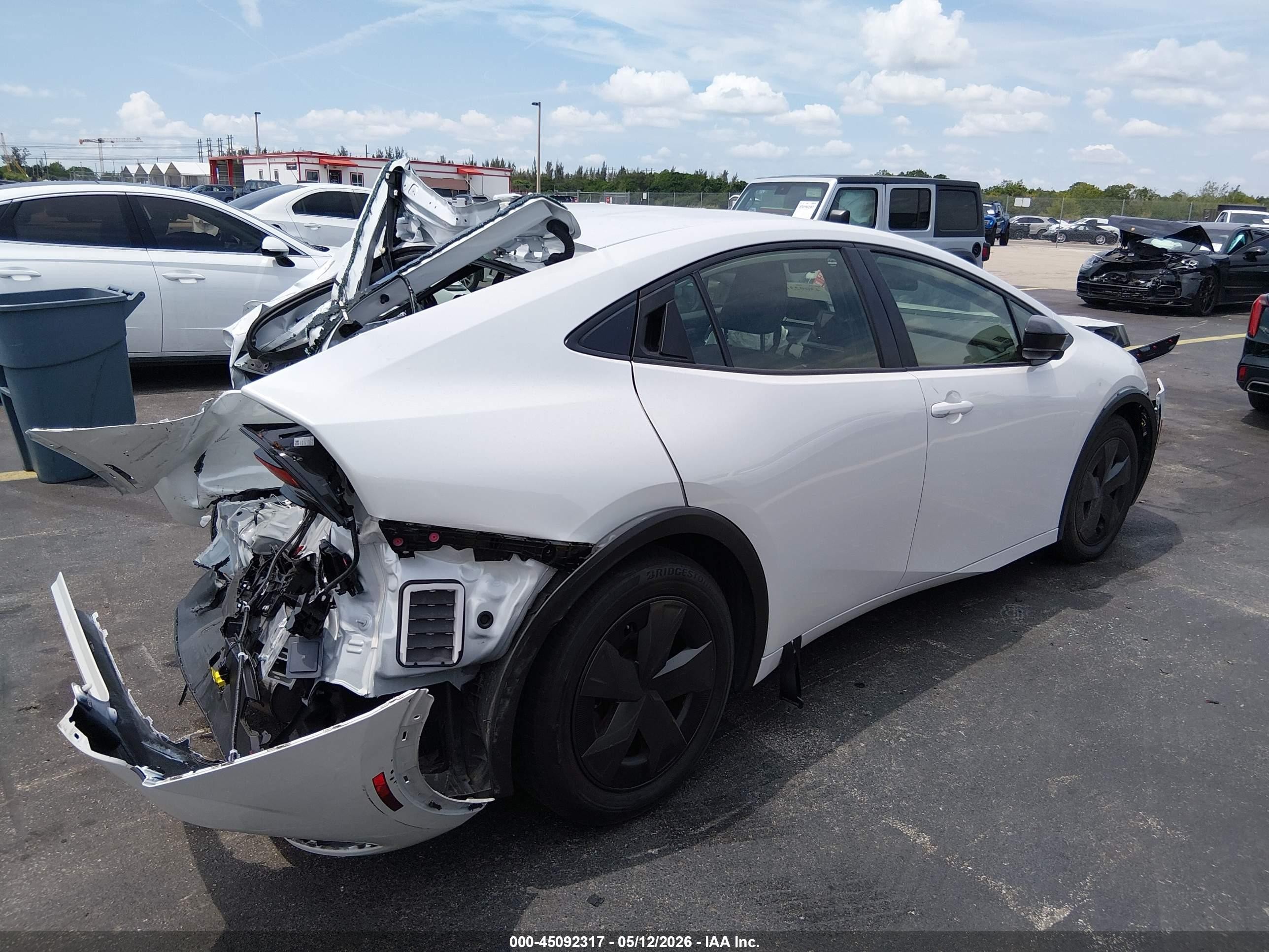 2025 Toyota Prius Le Белый vin: JTDACAAU7S3055730