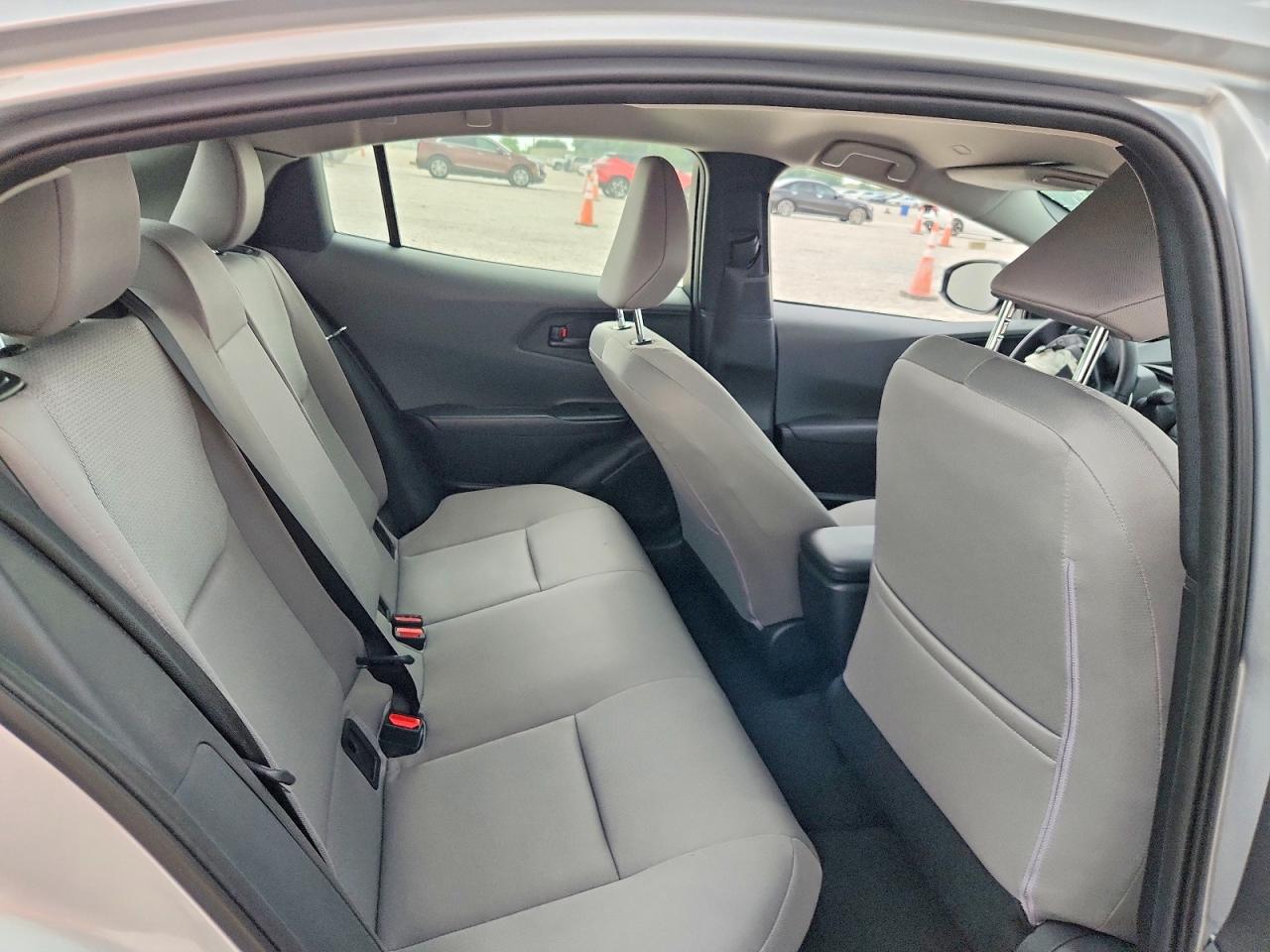 2026 Toyota Prius Le Silver vin: JTDACAAU7T3072237