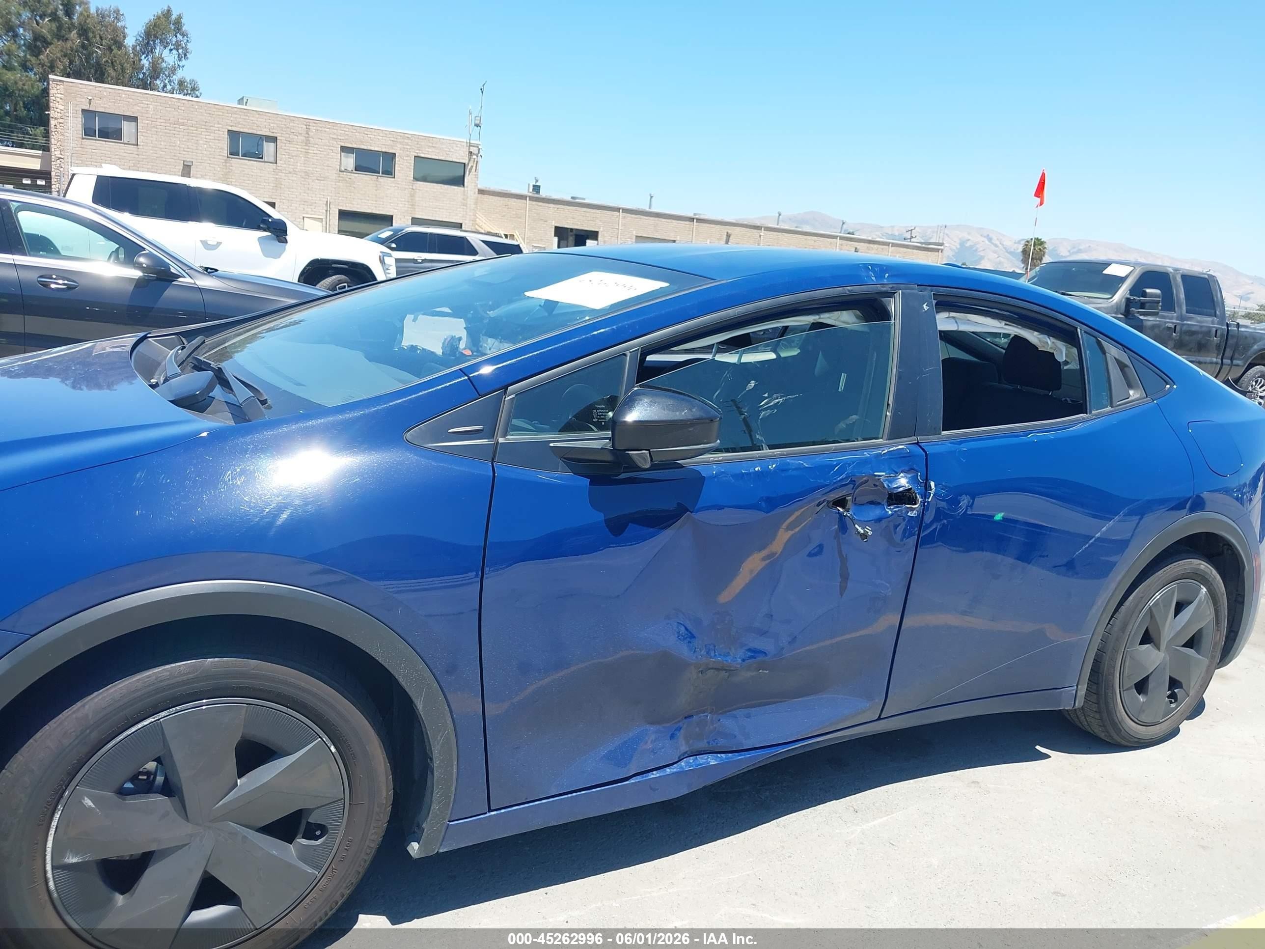 2023 Toyota Prius Le Blue vin: JTDACAAU8P3006933