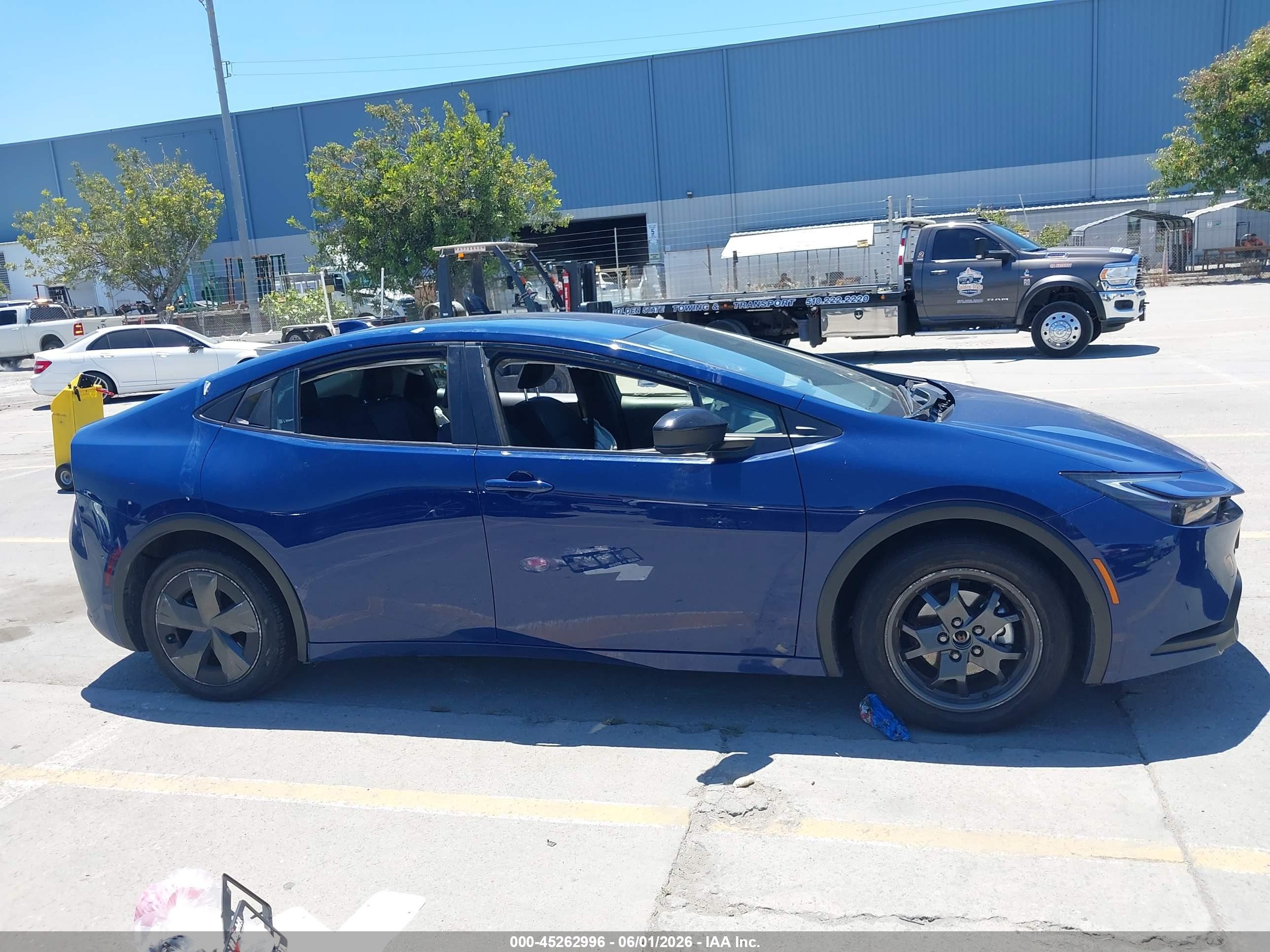 2023 Toyota Prius Le Blue vin: JTDACAAU8P3006933
