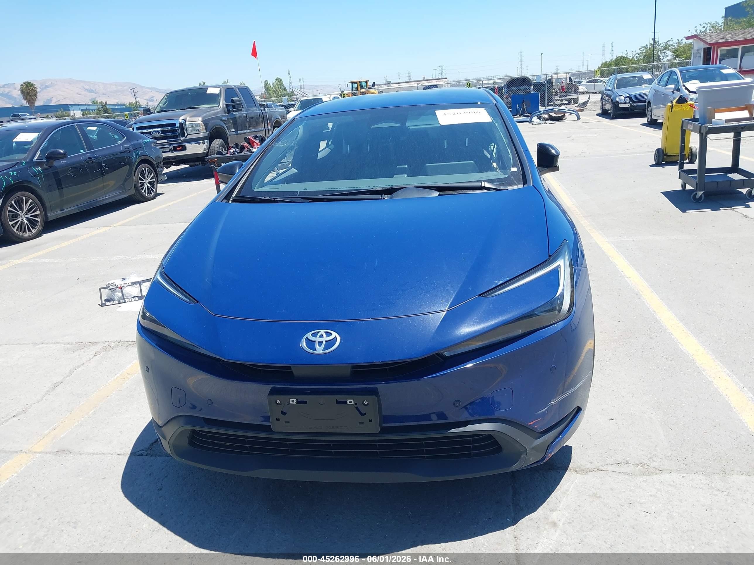 2023 Toyota Prius Le Blue vin: JTDACAAU8P3006933