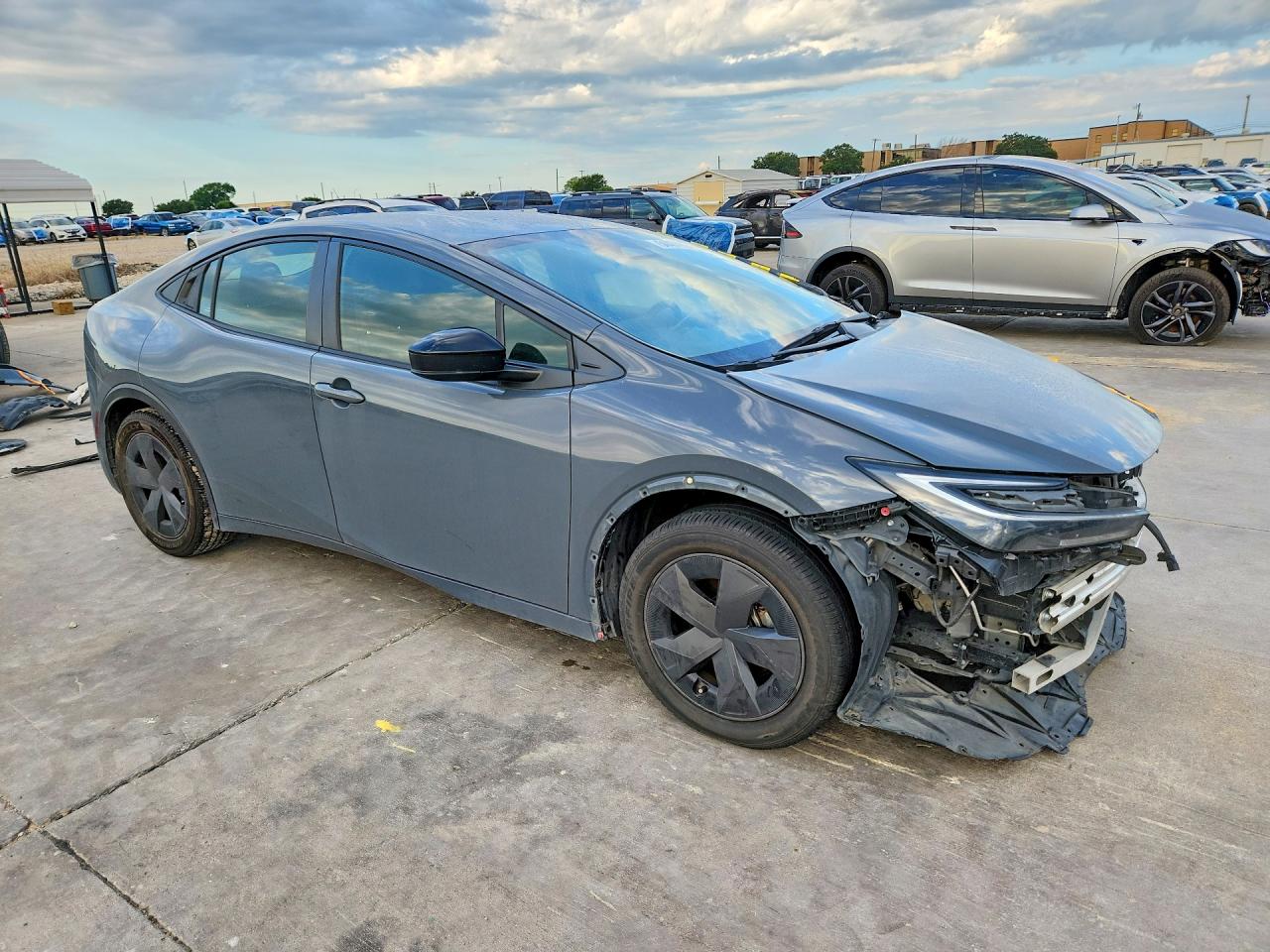 2023 Toyota Prius Le Gray vin: JTDACAAU8P3007385