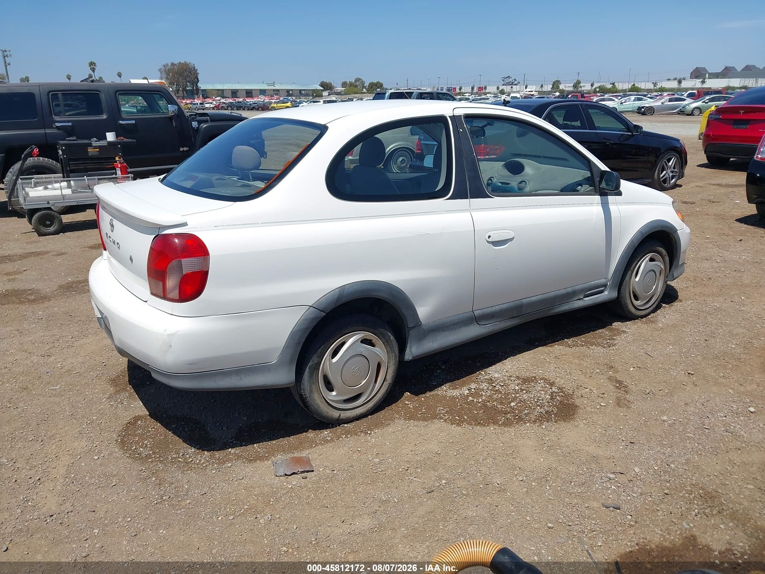 2000 Toyota Echo   White vin: JTDAT1230Y5004086