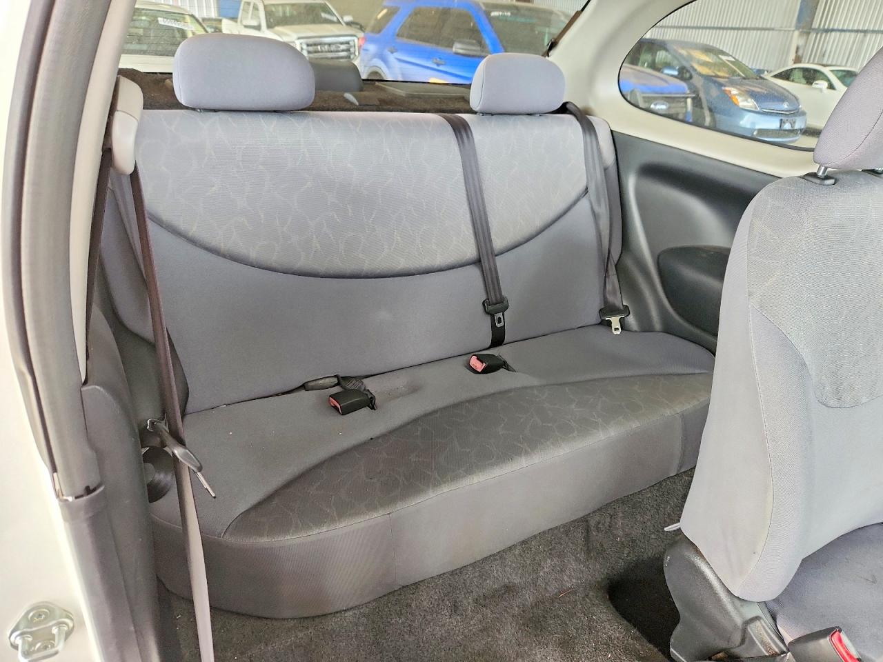 2003 Toyota Echo Base Белый vin: JTDAT123430272791