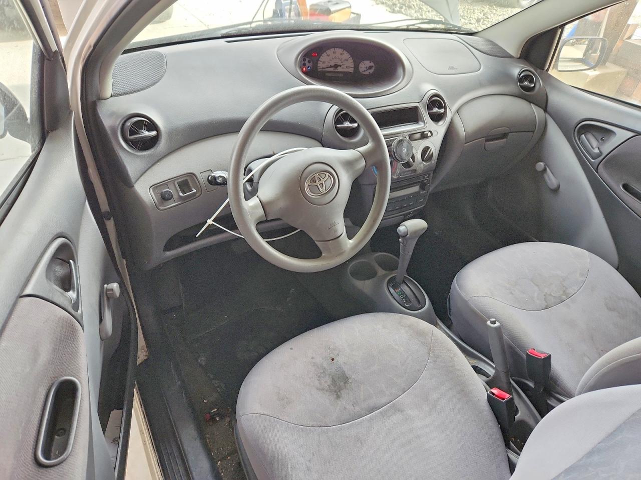 2003 Toyota Echo Base Белый vin: JTDAT123430272791