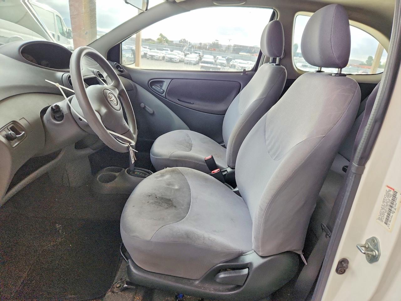 2003 Toyota Echo Base Белый vin: JTDAT123430272791