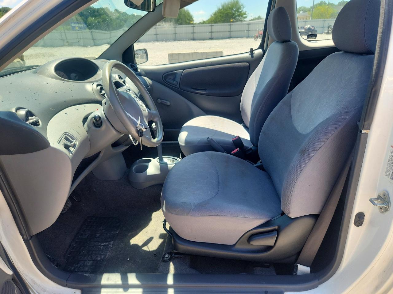 2003 Toyota Echo Base Белый vin: JTDAT123530278471