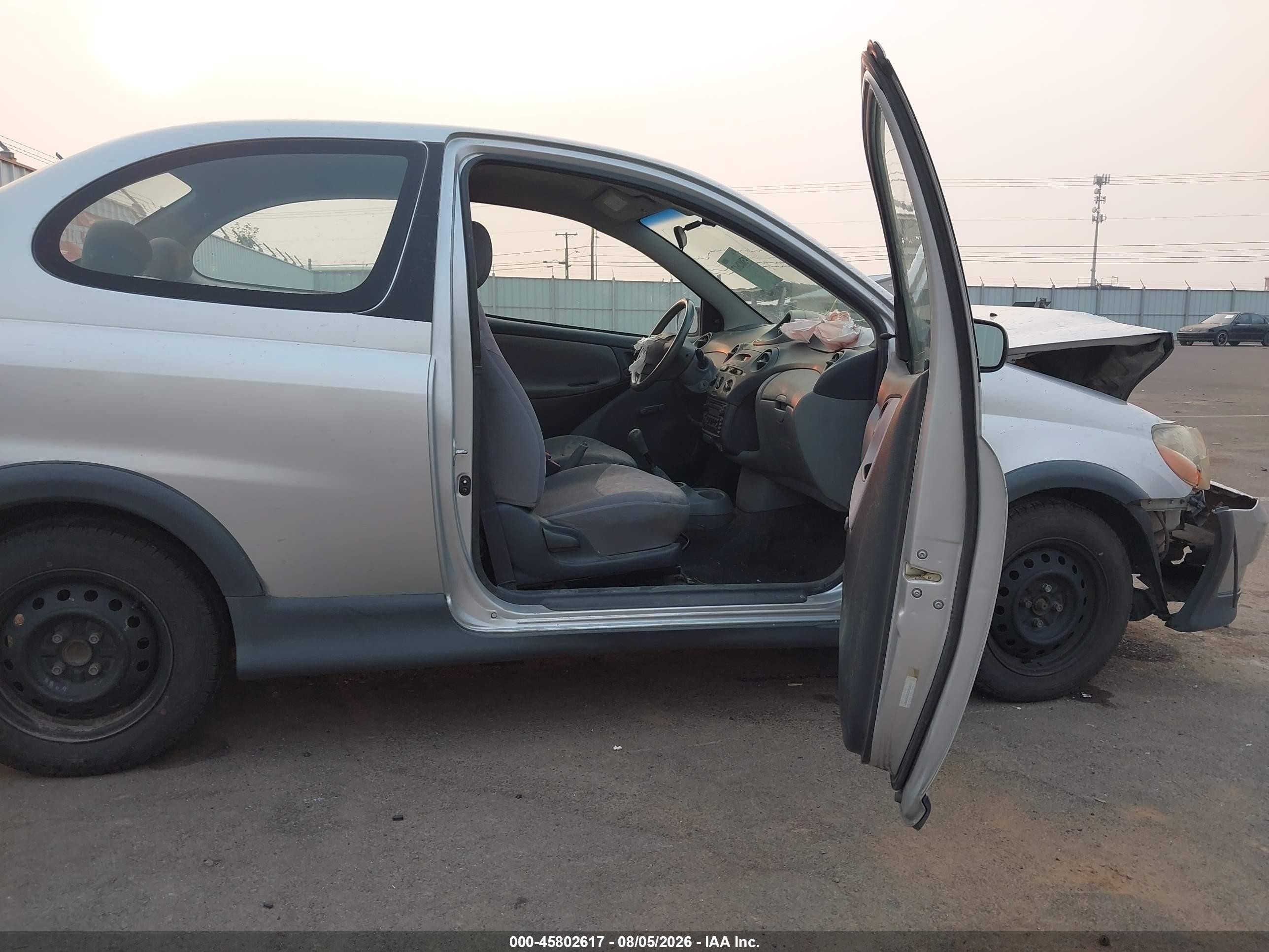 2001 Toyota Echo   Серый vin: JTDAT123710143957