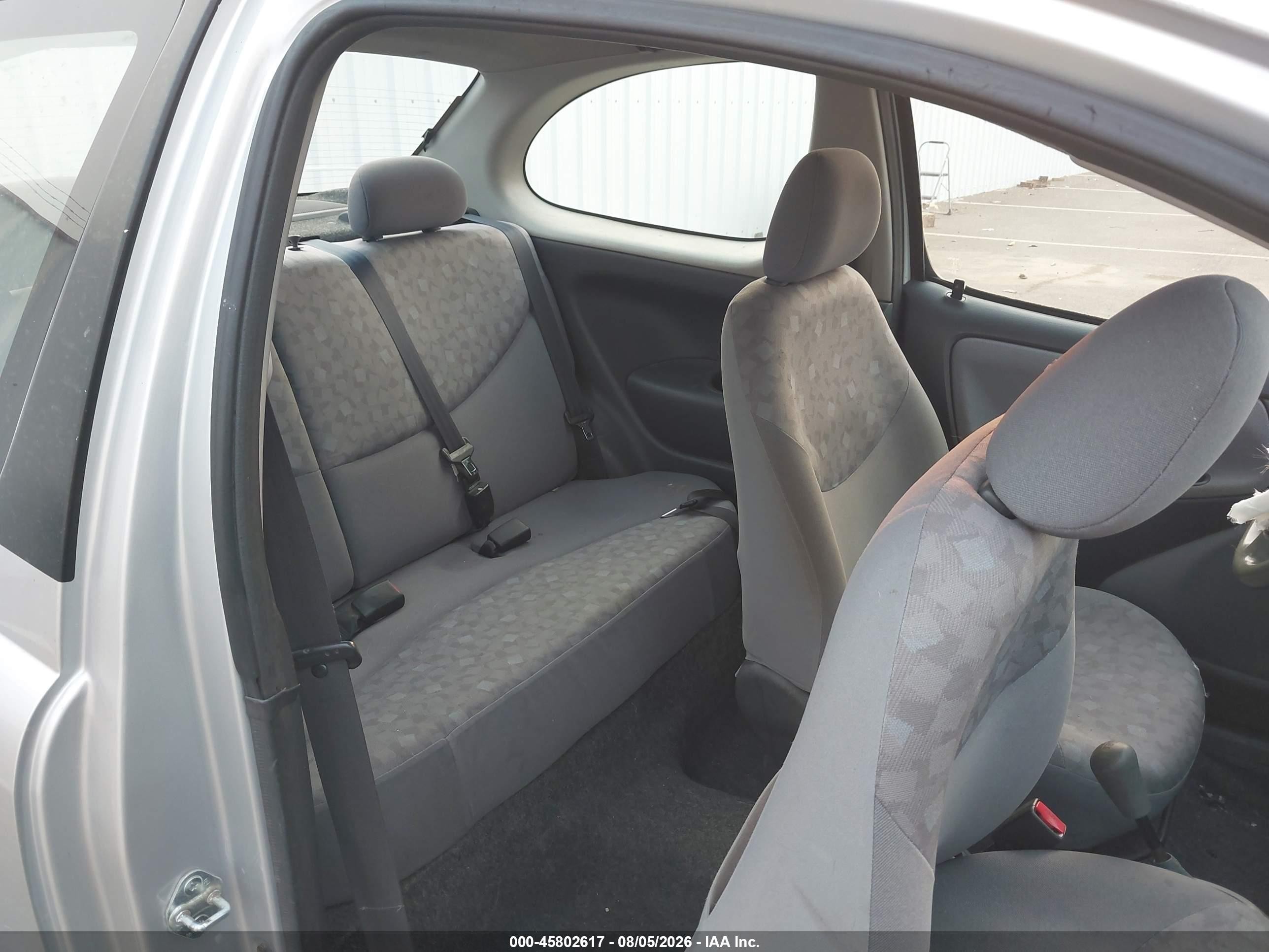 2001 Toyota Echo   Серый vin: JTDAT123710143957