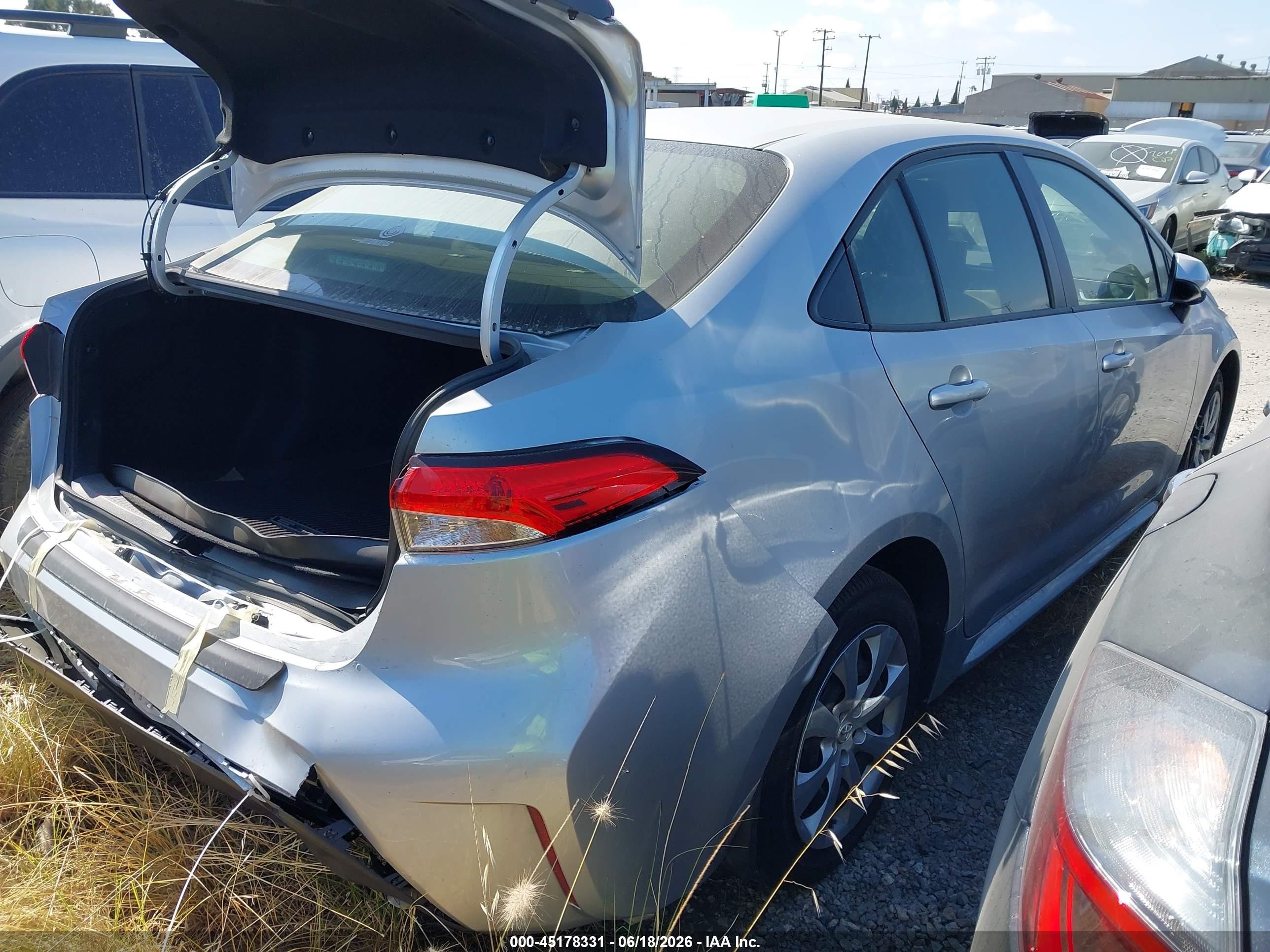 2026 Toyota Corolla Le Silver vin: JTDB4MEE1T3034587