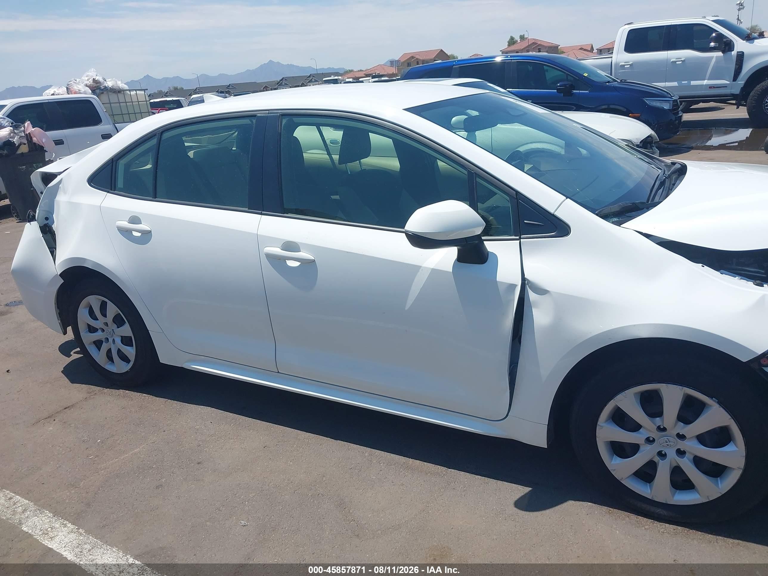 2026 Toyota Corolla Le Белый vin: JTDB4MEE1T3043810
