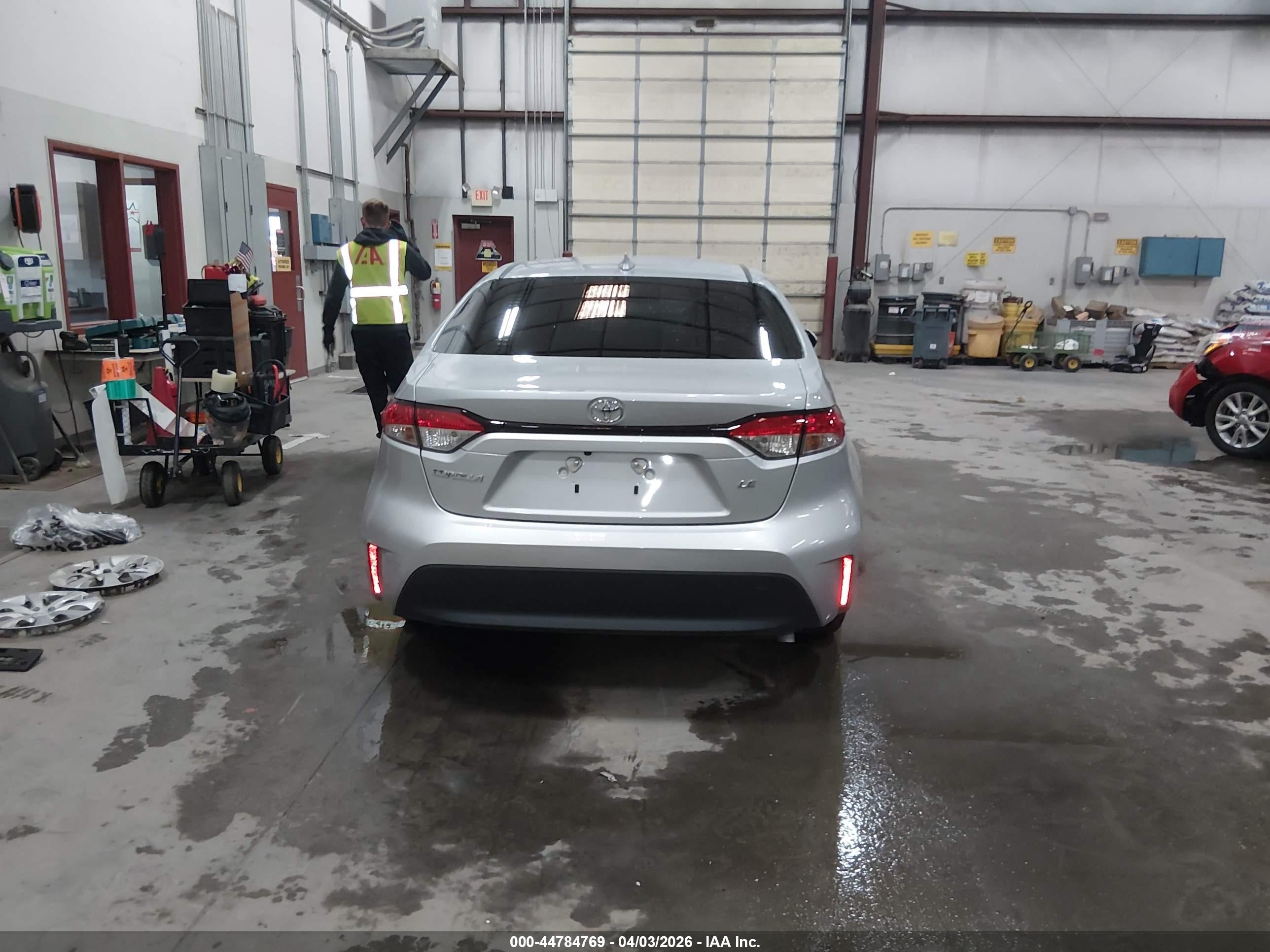 2026 Toyota Corolla Le Silver vin: JTDB4MEE5T3037430